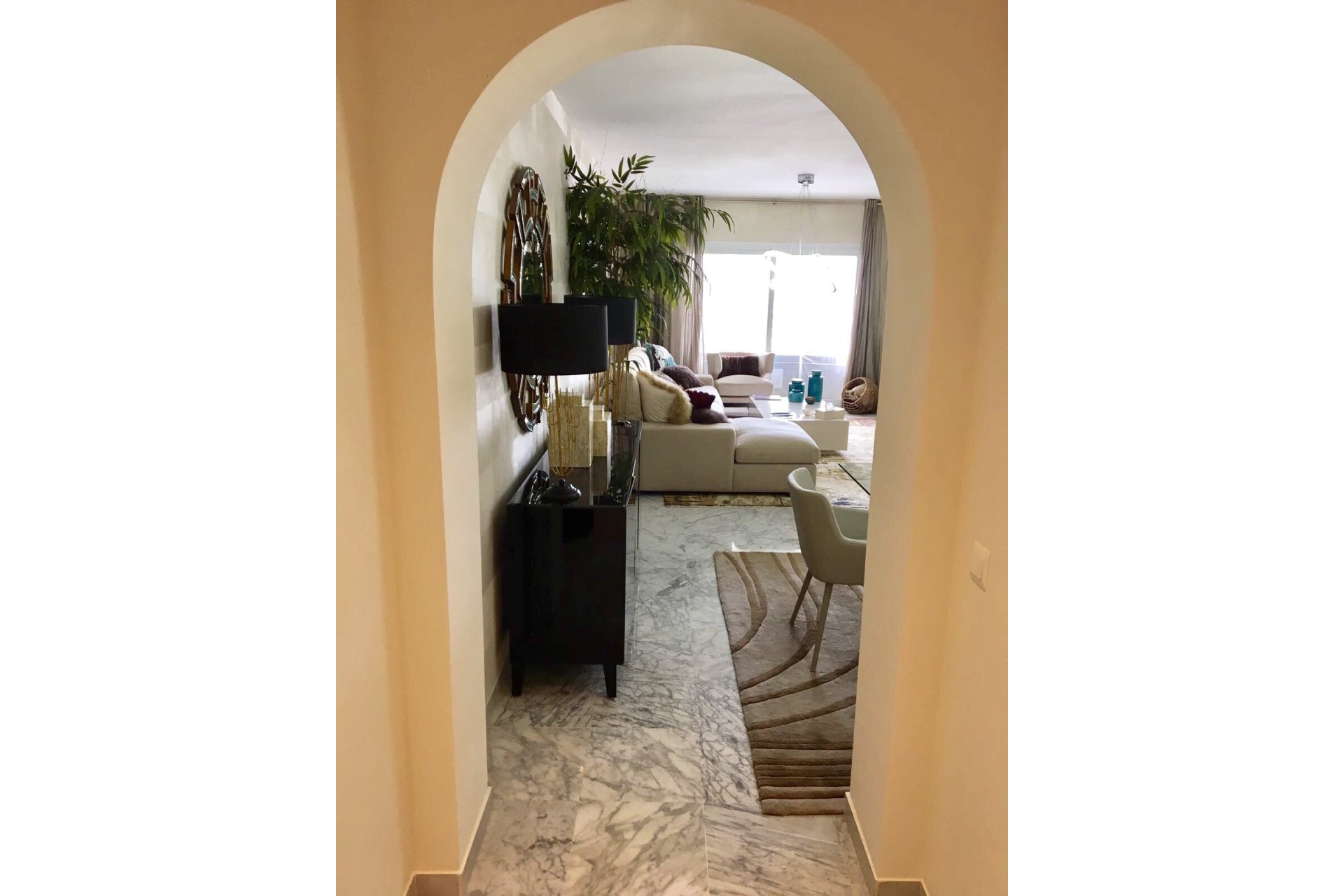 Resale - Apartment - Middle Floor Apartment - Marbella - Puerto Banús