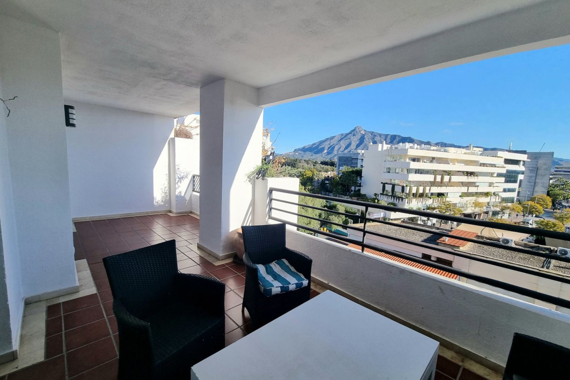 Resale - Apartment - Middle Floor Apartment - Marbella - Puerto Banús