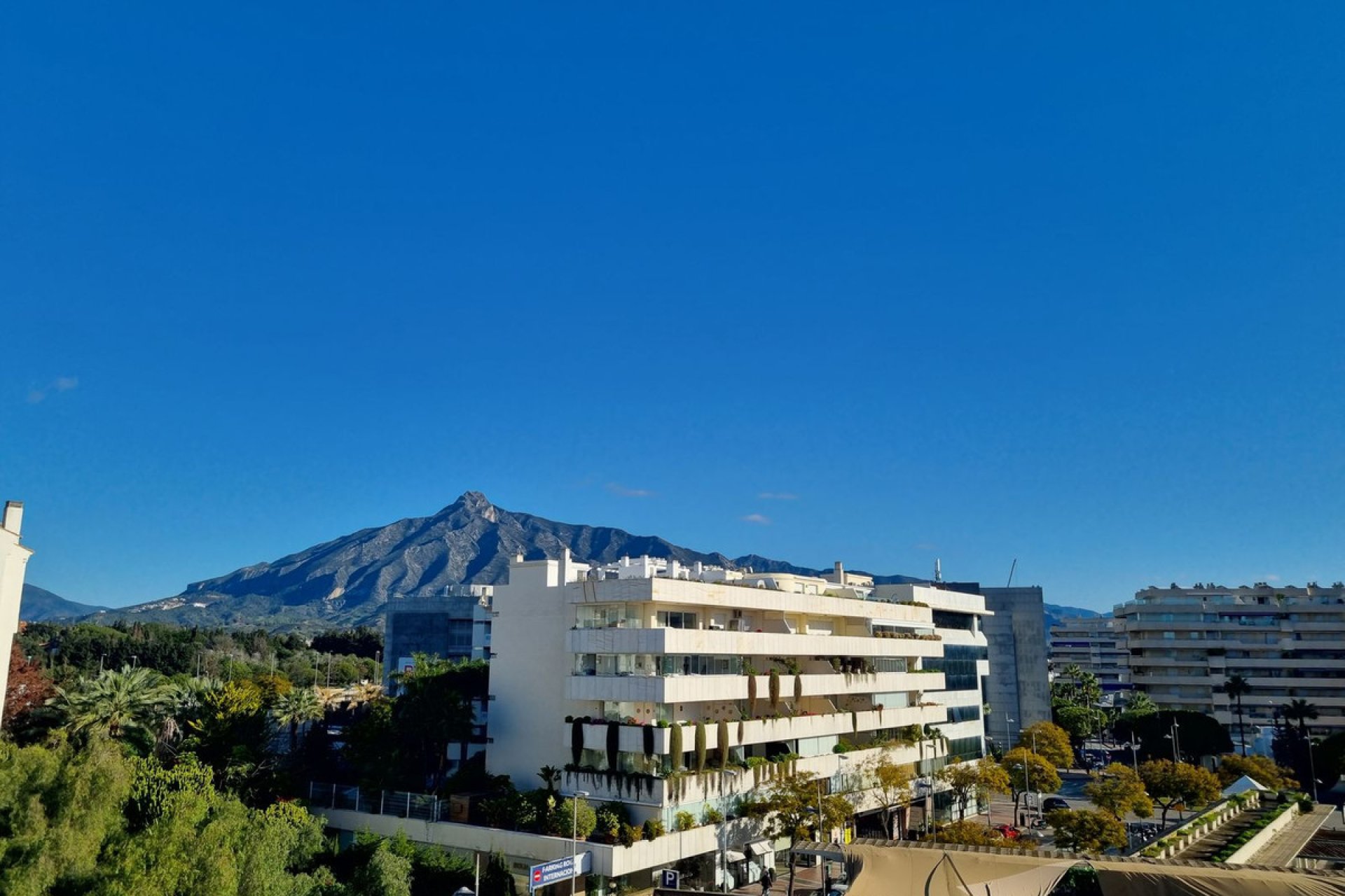 Resale - Apartment - Middle Floor Apartment - Marbella - Puerto Banús