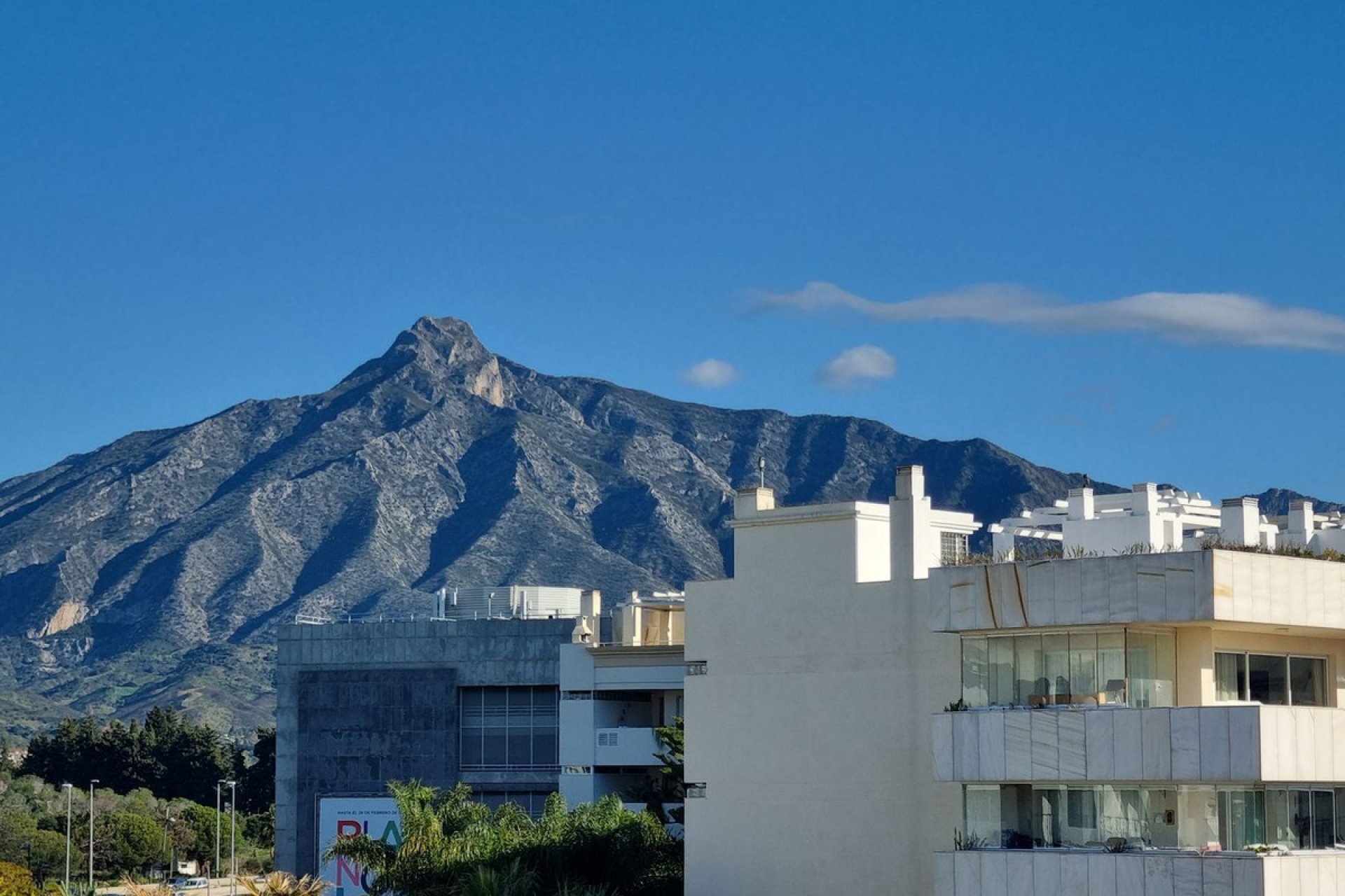 Resale - Apartment - Middle Floor Apartment - Marbella - Puerto Banús