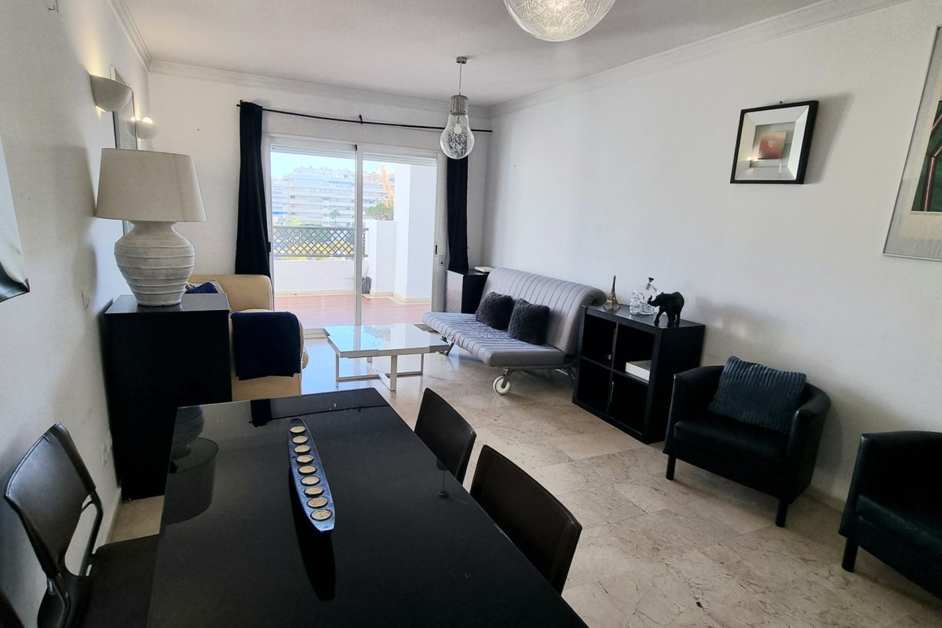 Resale - Apartment - Middle Floor Apartment - Marbella - Puerto Banús