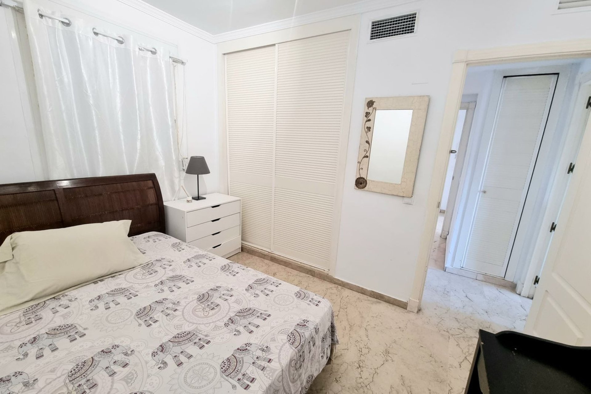 Resale - Apartment - Middle Floor Apartment - Marbella - Puerto Banús