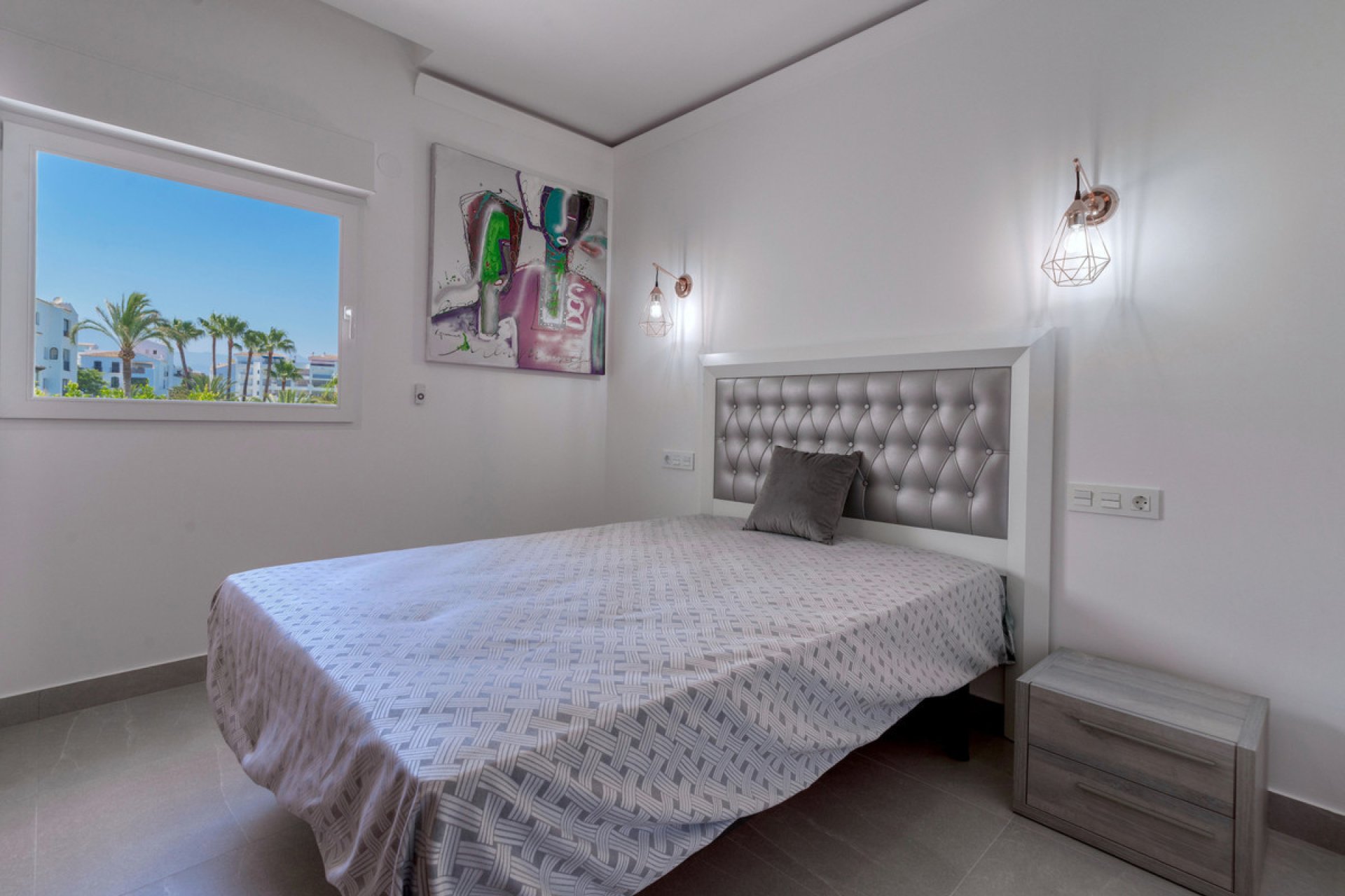 Resale - Apartment - Middle Floor Apartment - Marbella - Puerto Banús