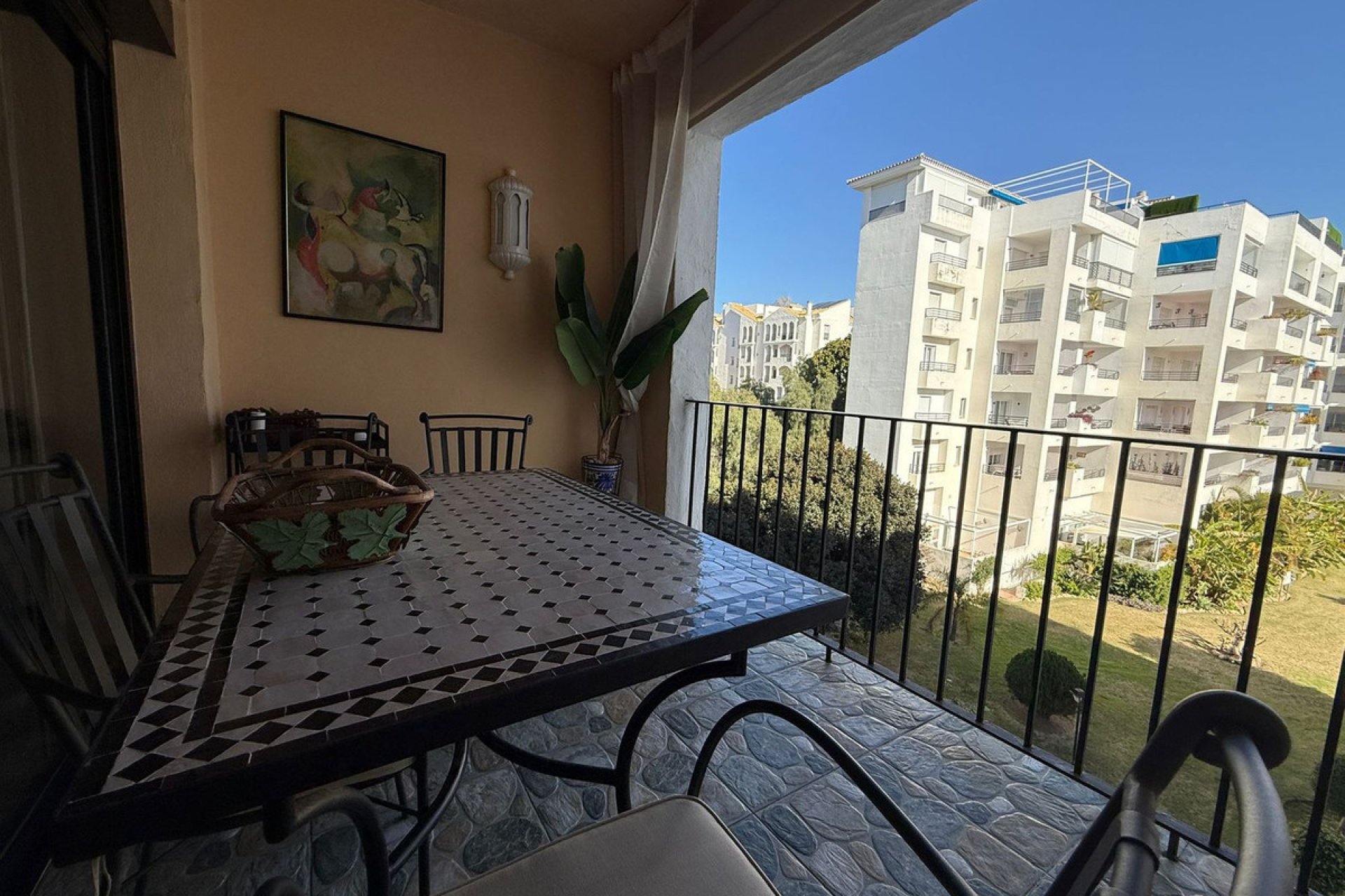 Resale - Apartment - Middle Floor Apartment - Marbella - Puerto Banús