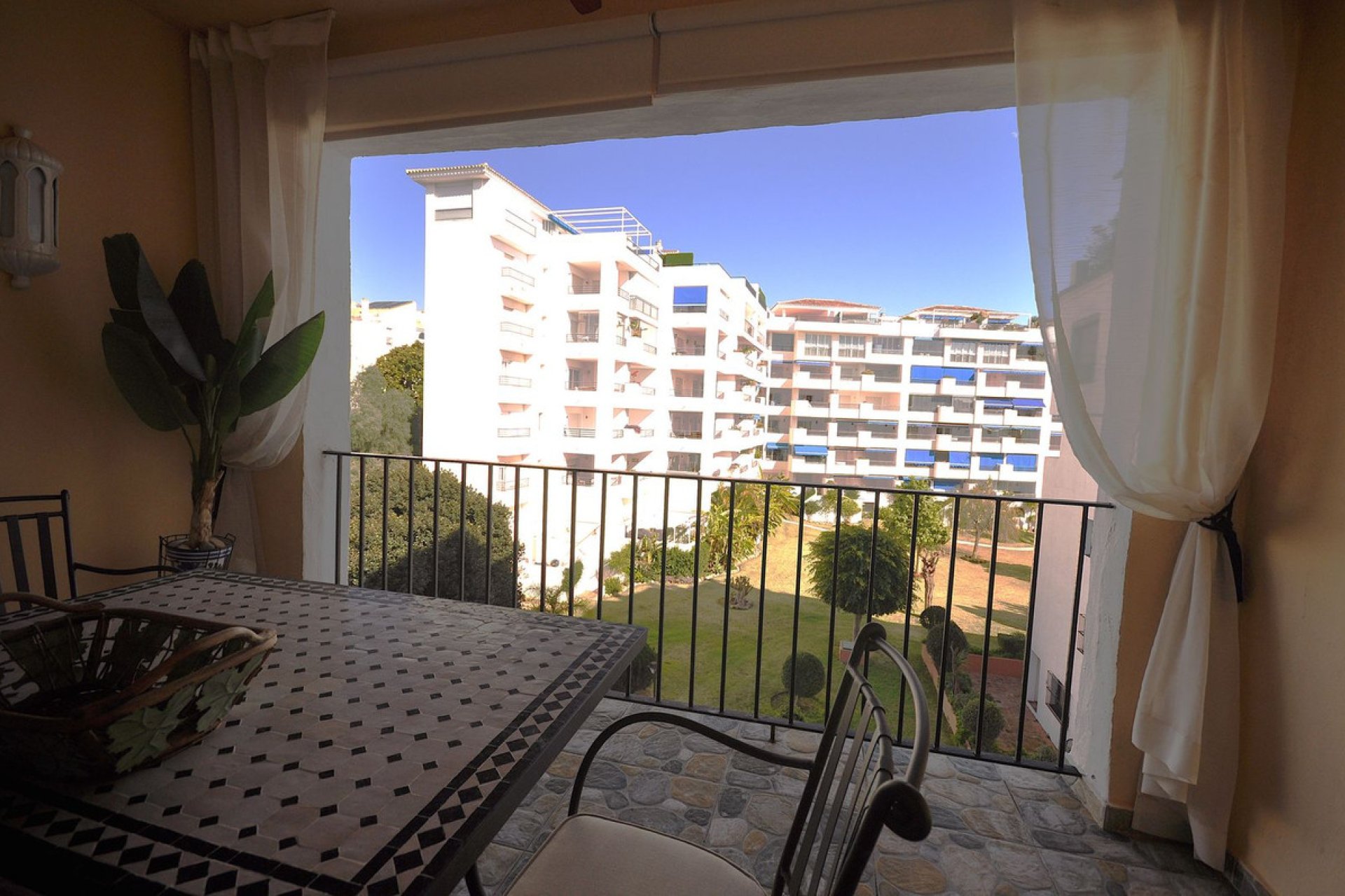 Resale - Apartment - Middle Floor Apartment - Marbella - Puerto Banús