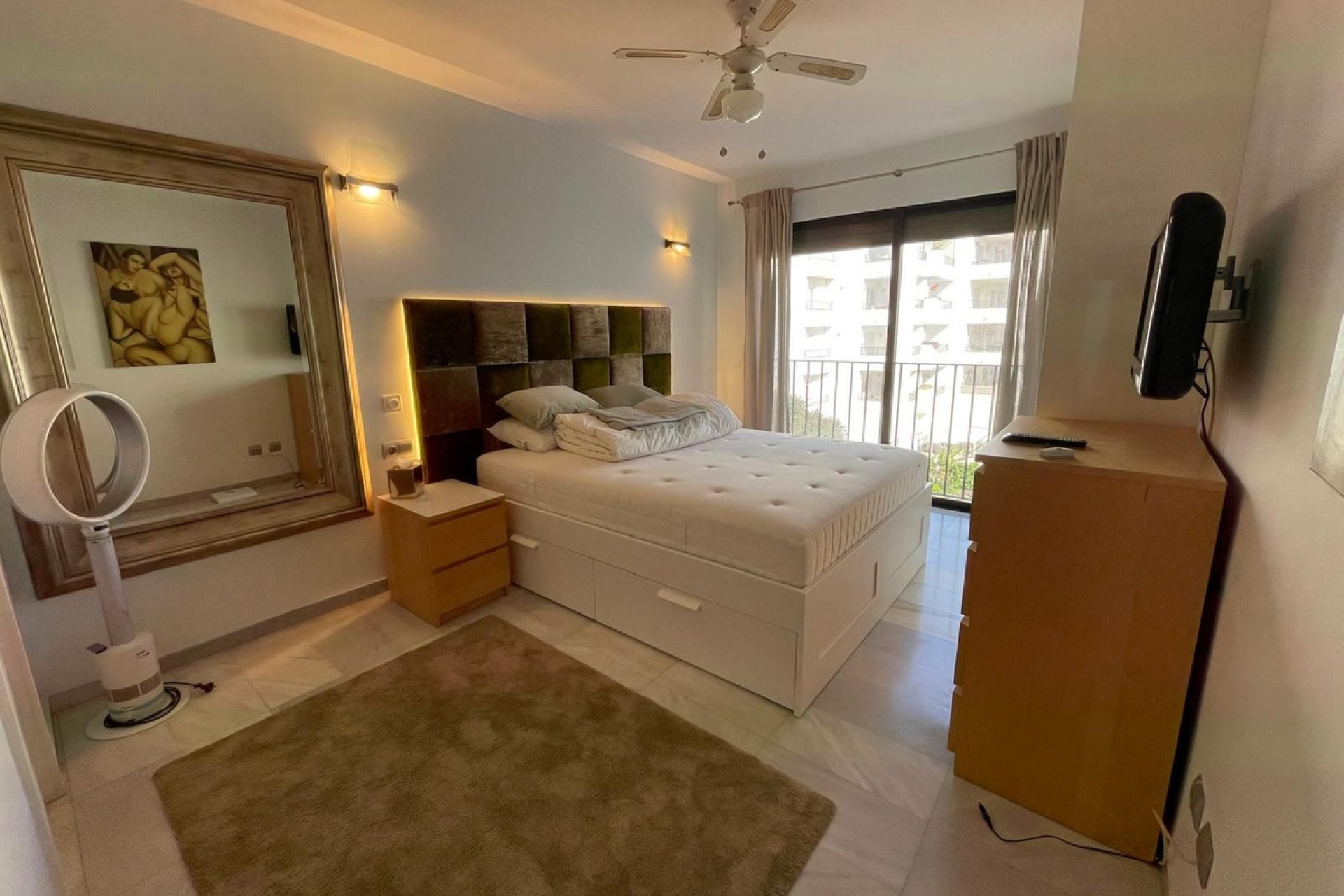 Resale - Apartment - Middle Floor Apartment - Marbella - Puerto Banús