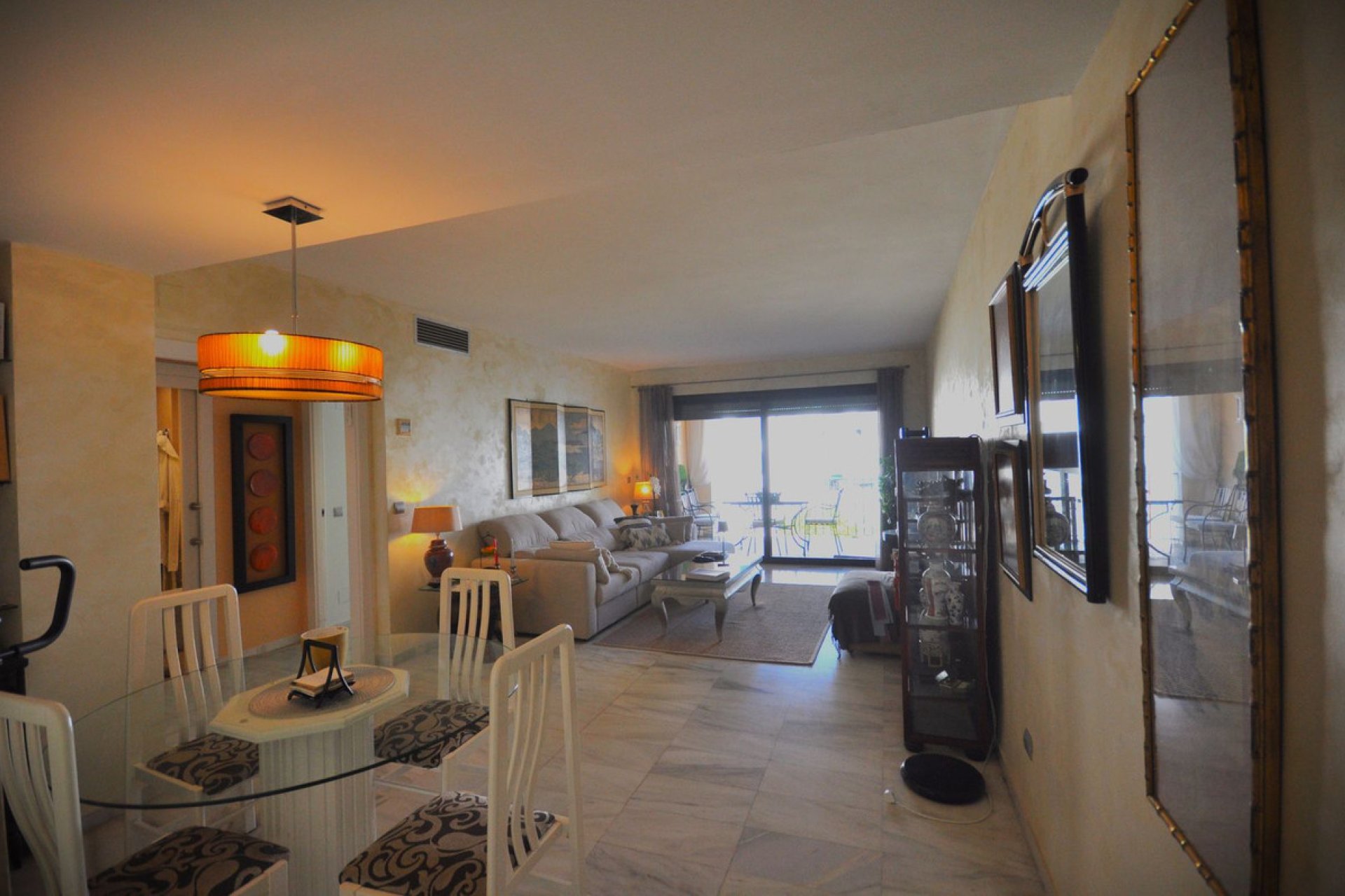 Resale - Apartment - Middle Floor Apartment - Marbella - Puerto Banús