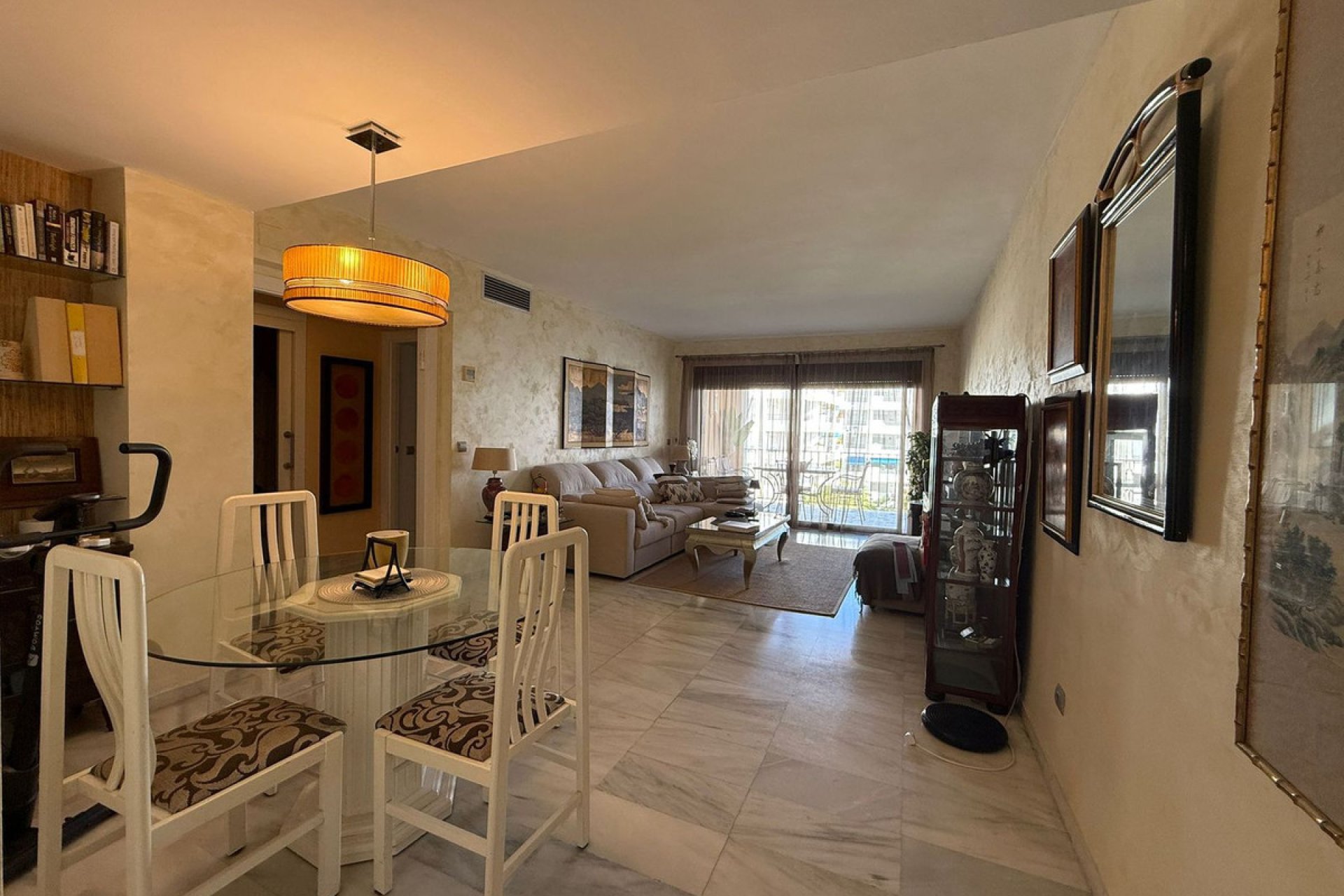 Resale - Apartment - Middle Floor Apartment - Marbella - Puerto Banús