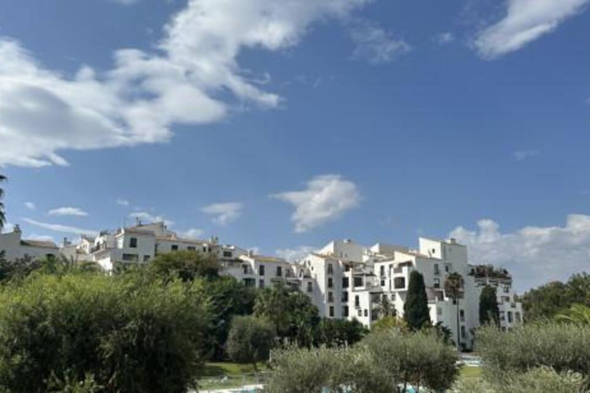 Resale - Apartment - Middle Floor Apartment - Marbella - Puerto Banús