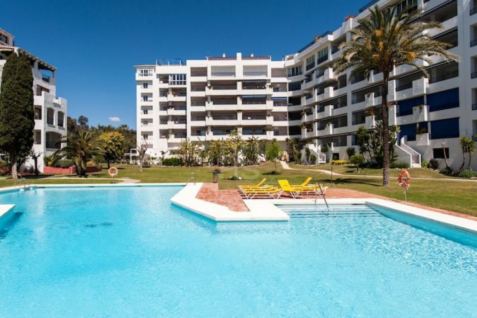 Resale - Apartment - Middle Floor Apartment - Marbella - Puerto Banús