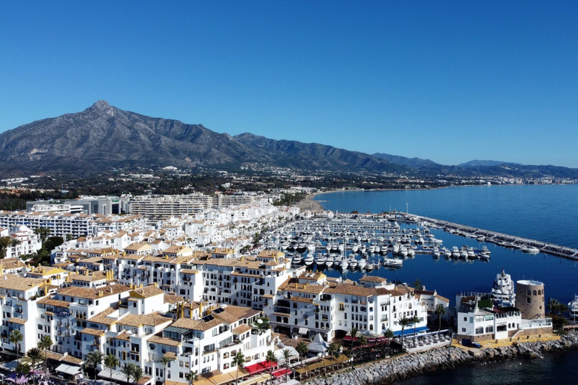 Resale - Apartment - Middle Floor Apartment - Marbella - Puerto Banús