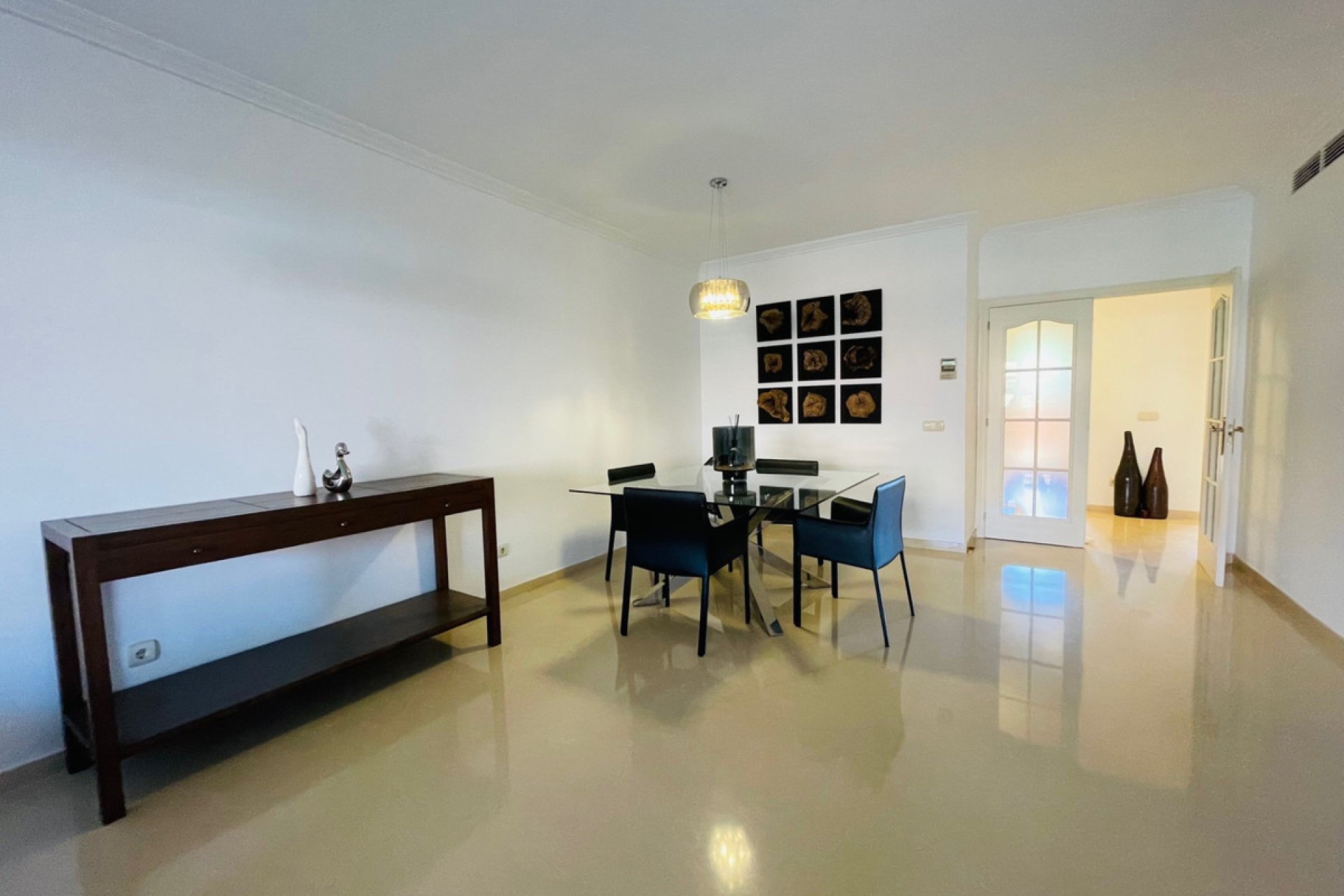 Resale - Apartment - Middle Floor Apartment - Marbella - Puerto Banús