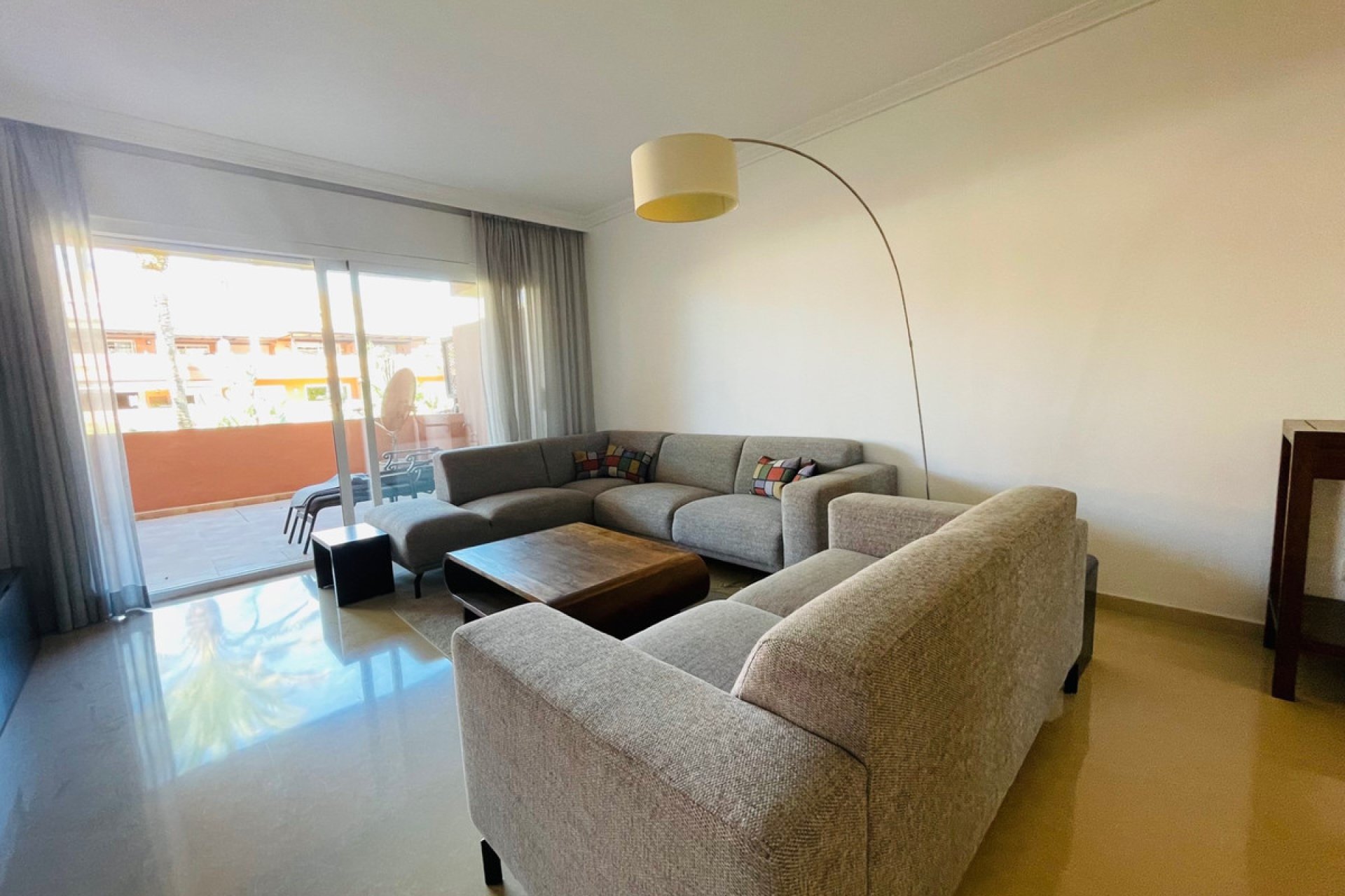 Resale - Apartment - Middle Floor Apartment - Marbella - Puerto Banús