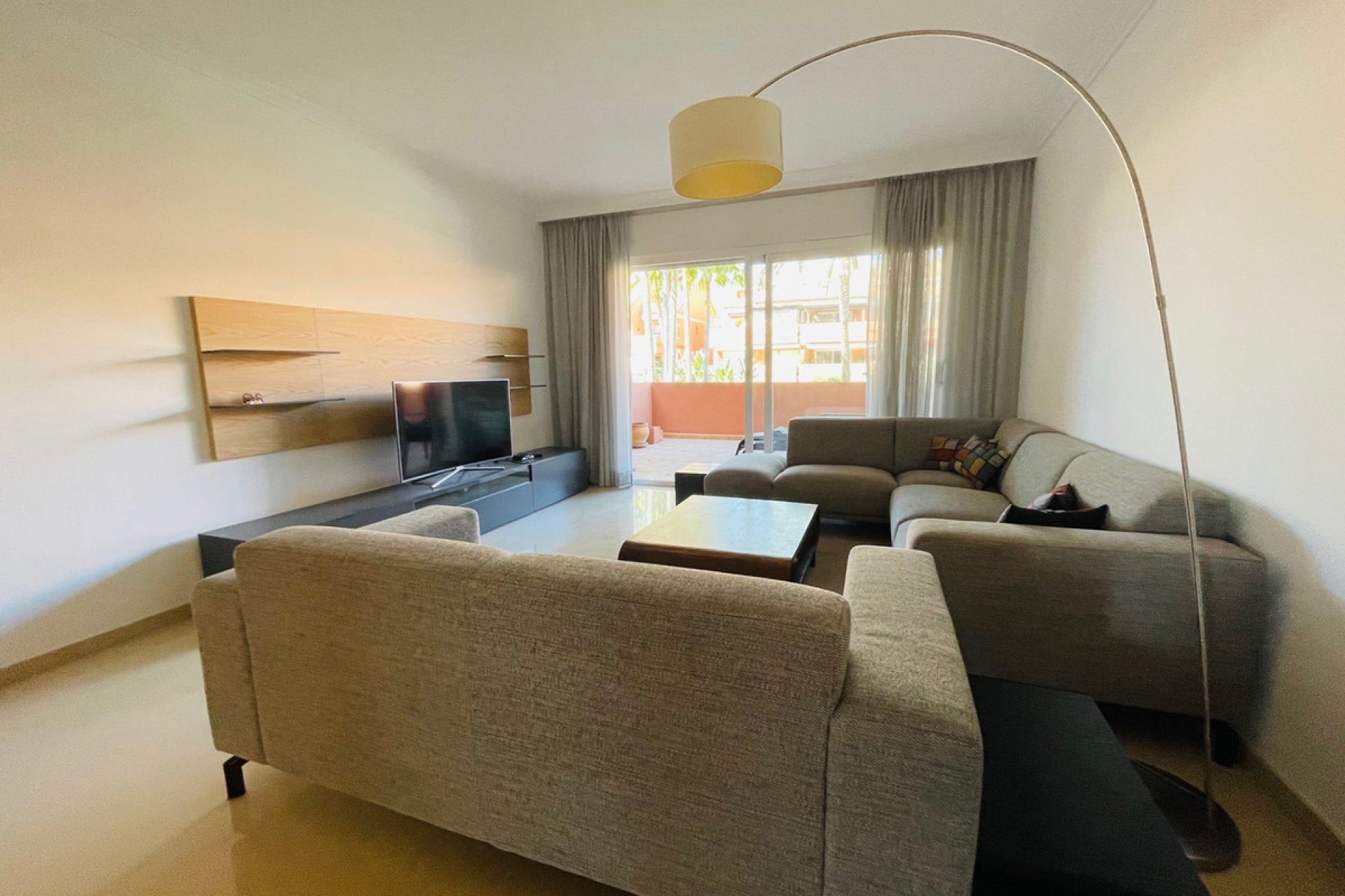 Resale - Apartment - Middle Floor Apartment - Marbella - Puerto Banús