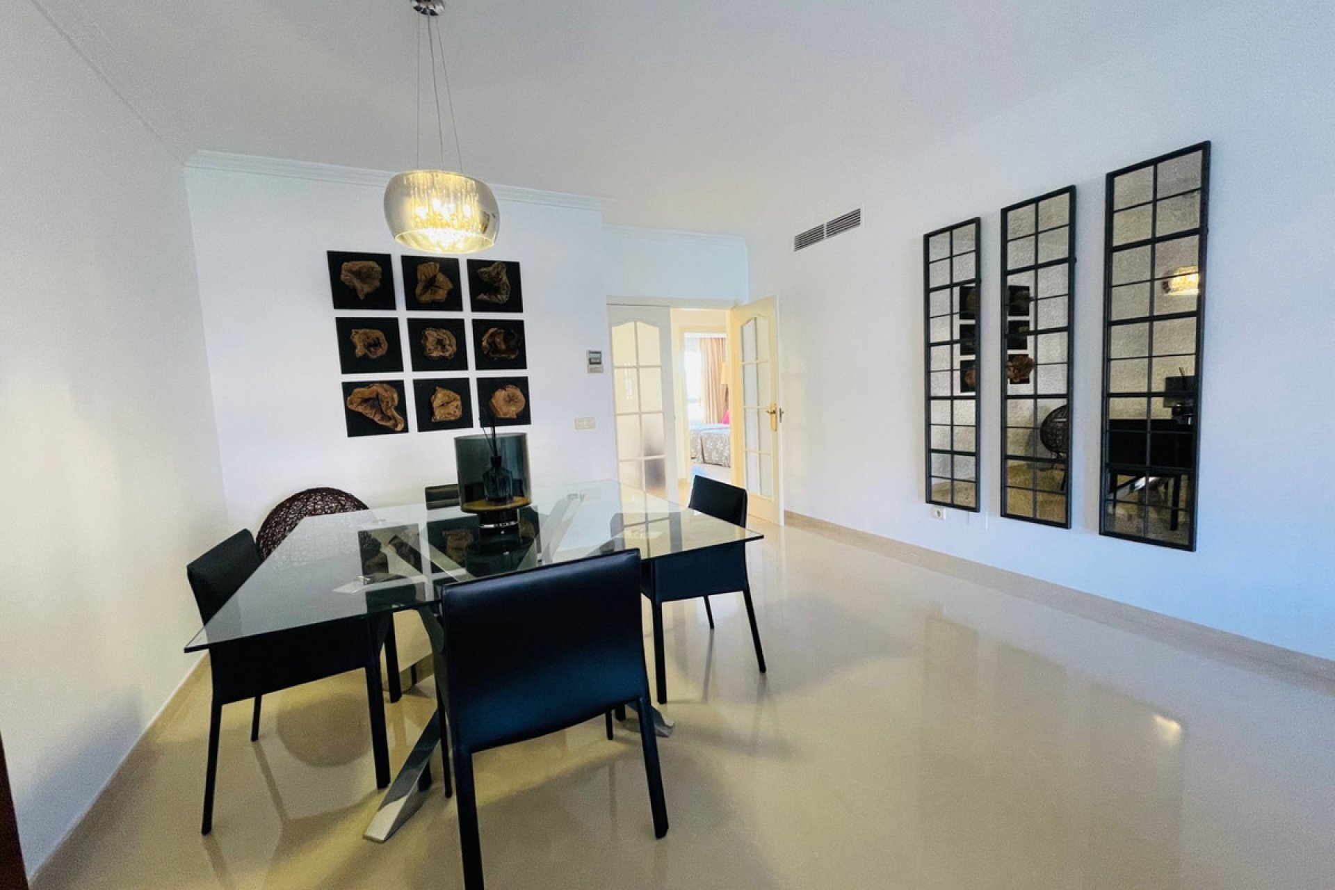 Resale - Apartment - Middle Floor Apartment - Marbella - Puerto Banús