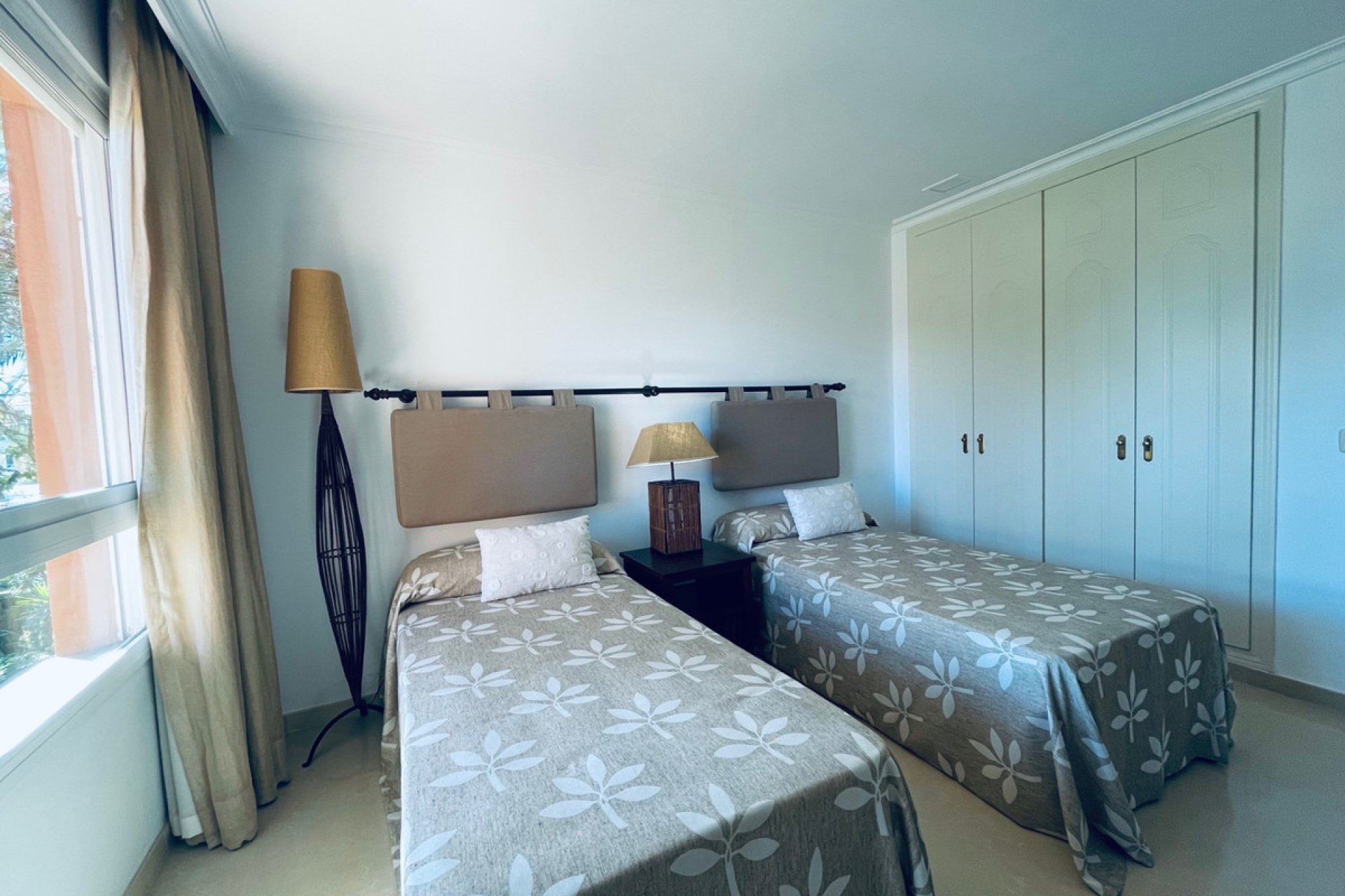 Resale - Apartment - Middle Floor Apartment - Marbella - Puerto Banús