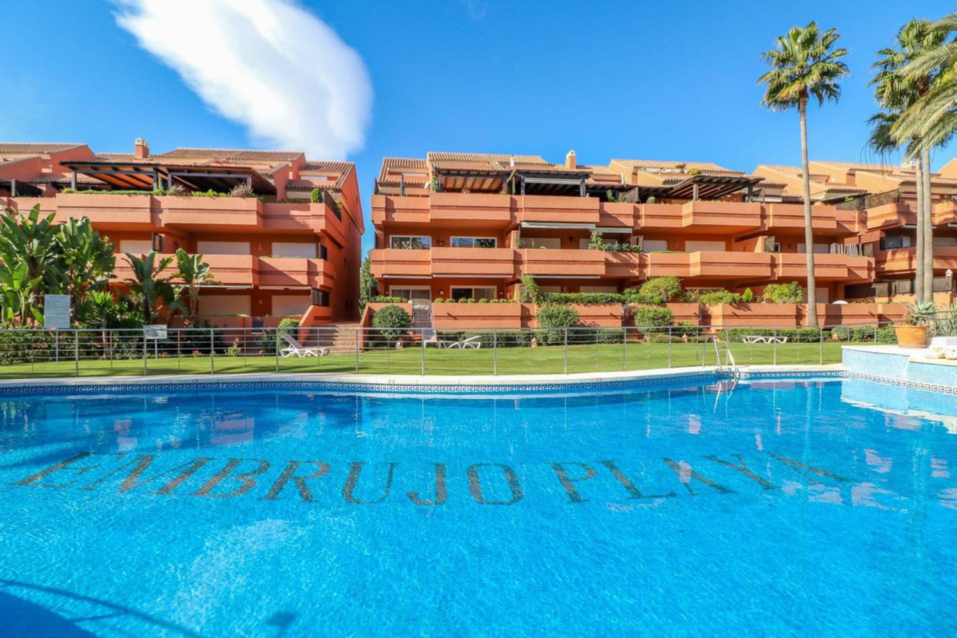 Resale - Apartment - Middle Floor Apartment - Marbella - Puerto Banús