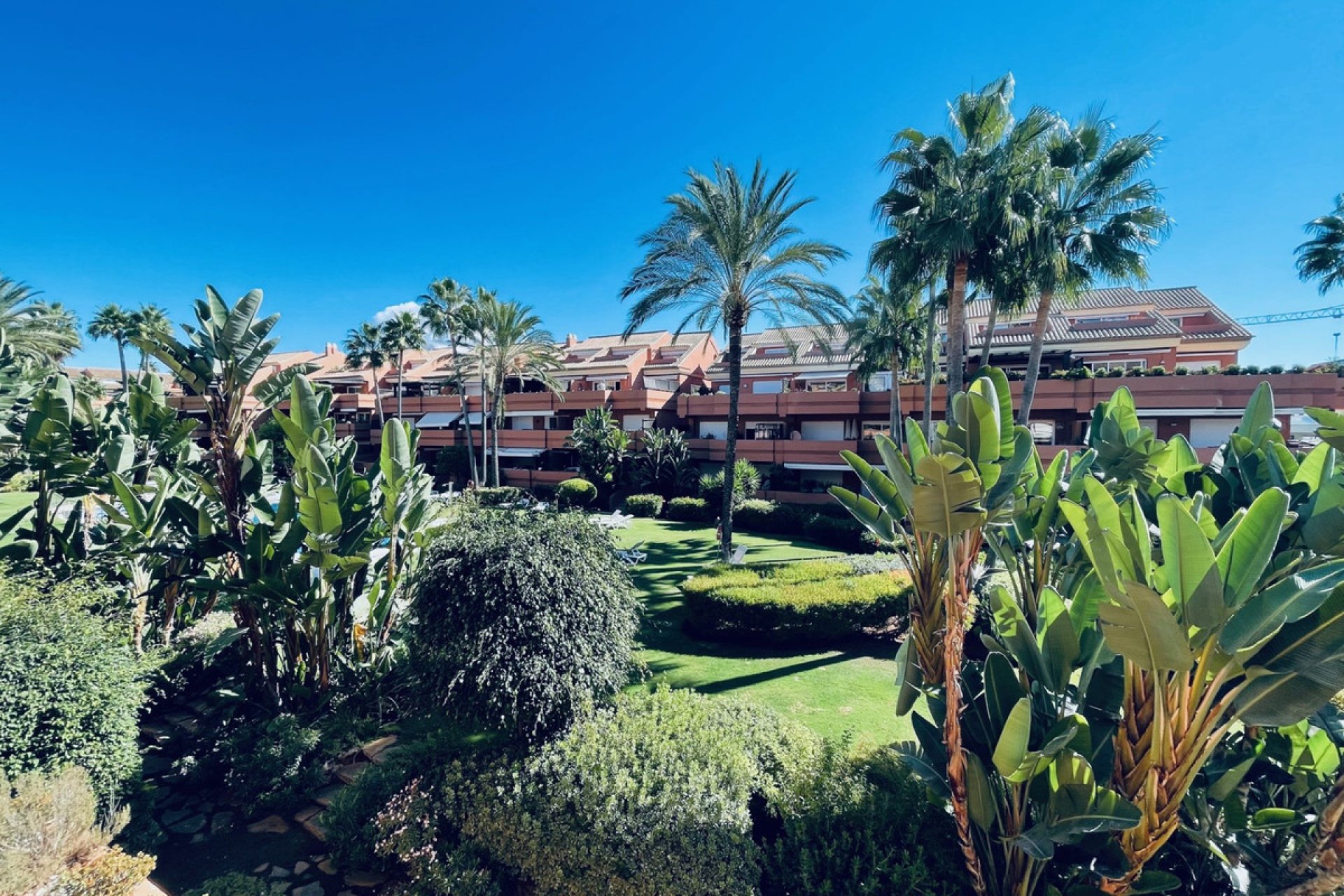 Resale - Apartment - Middle Floor Apartment - Marbella - Puerto Banús