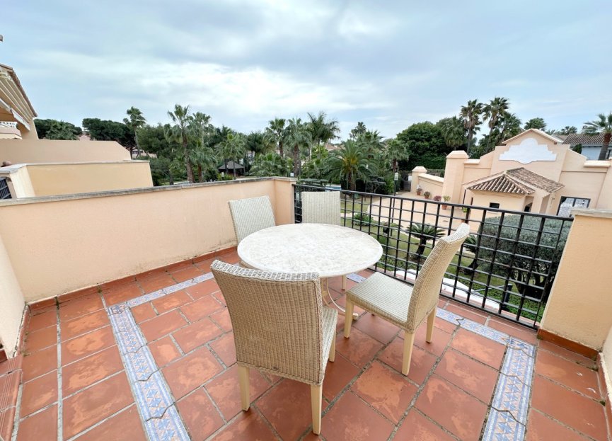 Resale - Apartment - Middle Floor Apartment - Marbella - Puerto Banús