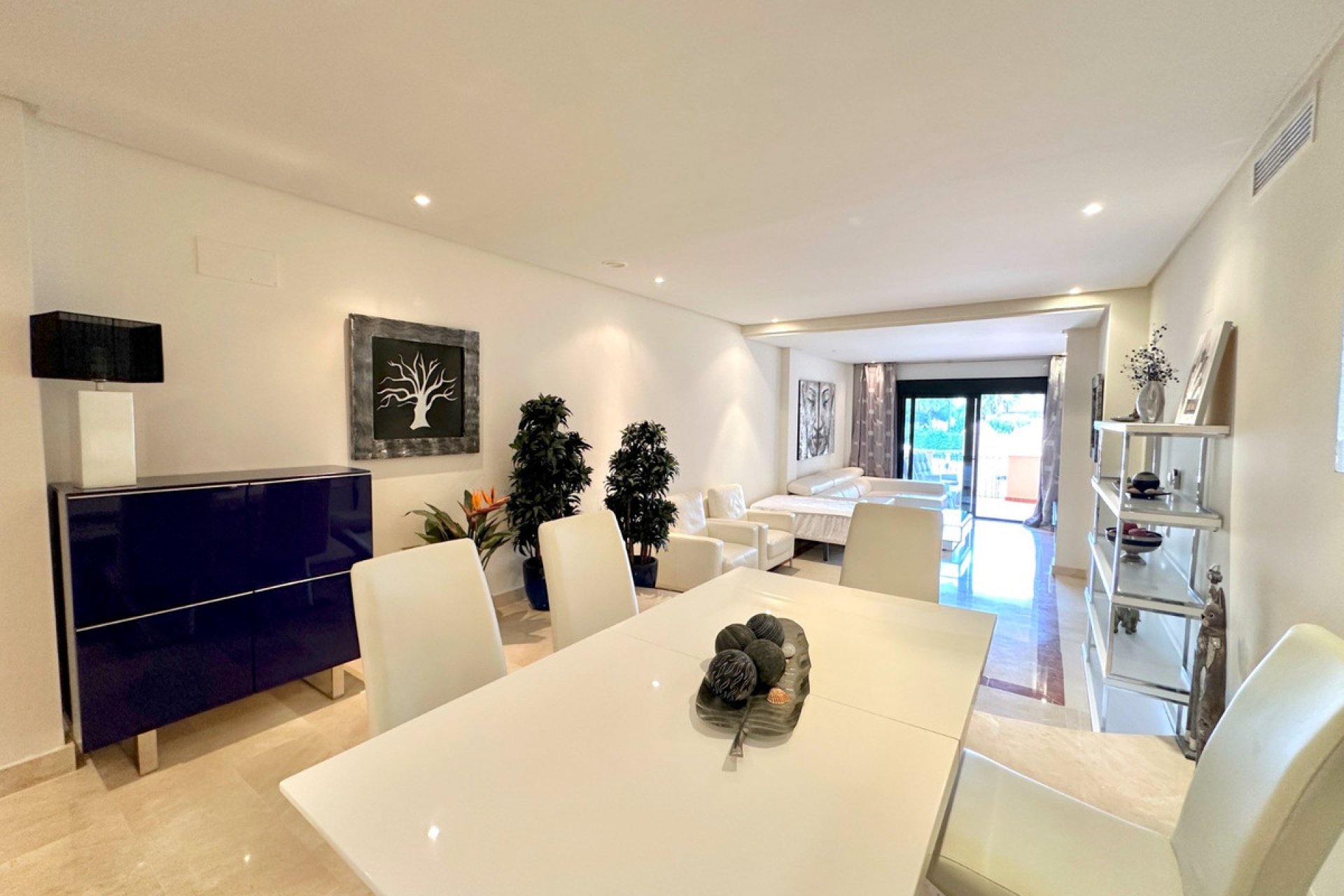 Resale - Apartment - Middle Floor Apartment - Marbella - Puerto Banús