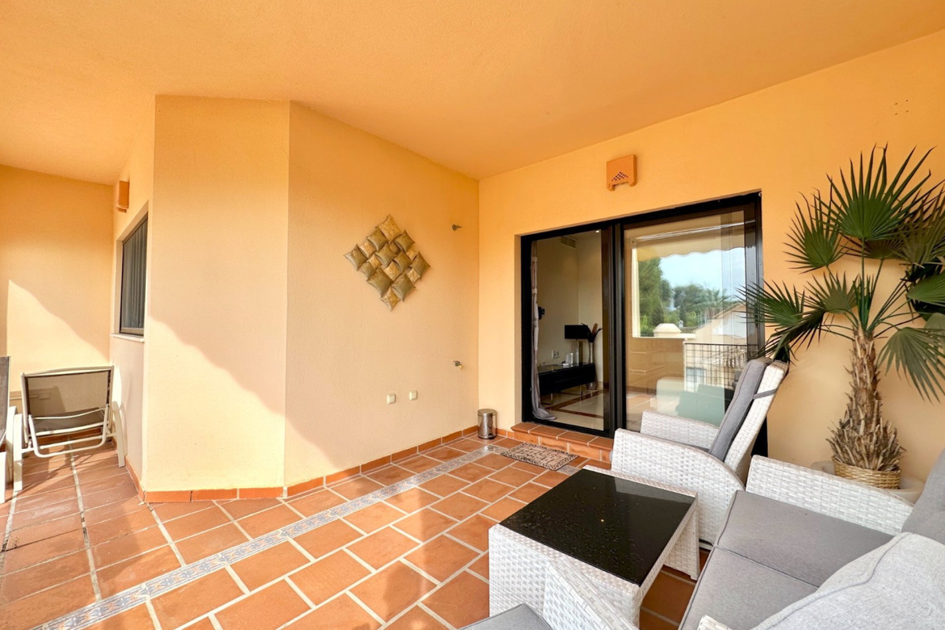 Resale - Apartment - Middle Floor Apartment - Marbella - Puerto Banús