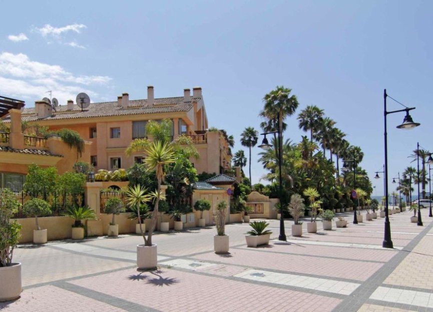 Resale - Apartment - Middle Floor Apartment - Marbella - Puerto Banús