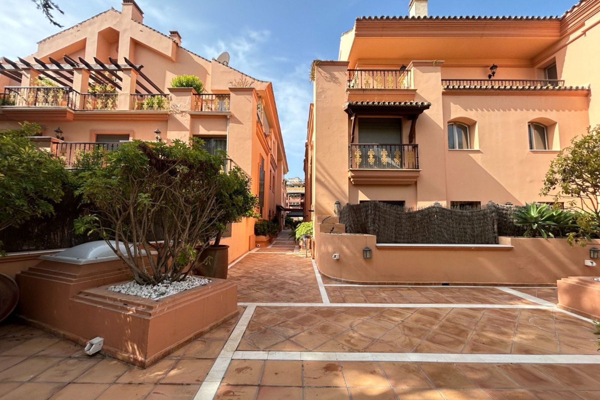 Resale - Apartment - Middle Floor Apartment - Marbella - Puerto Banús