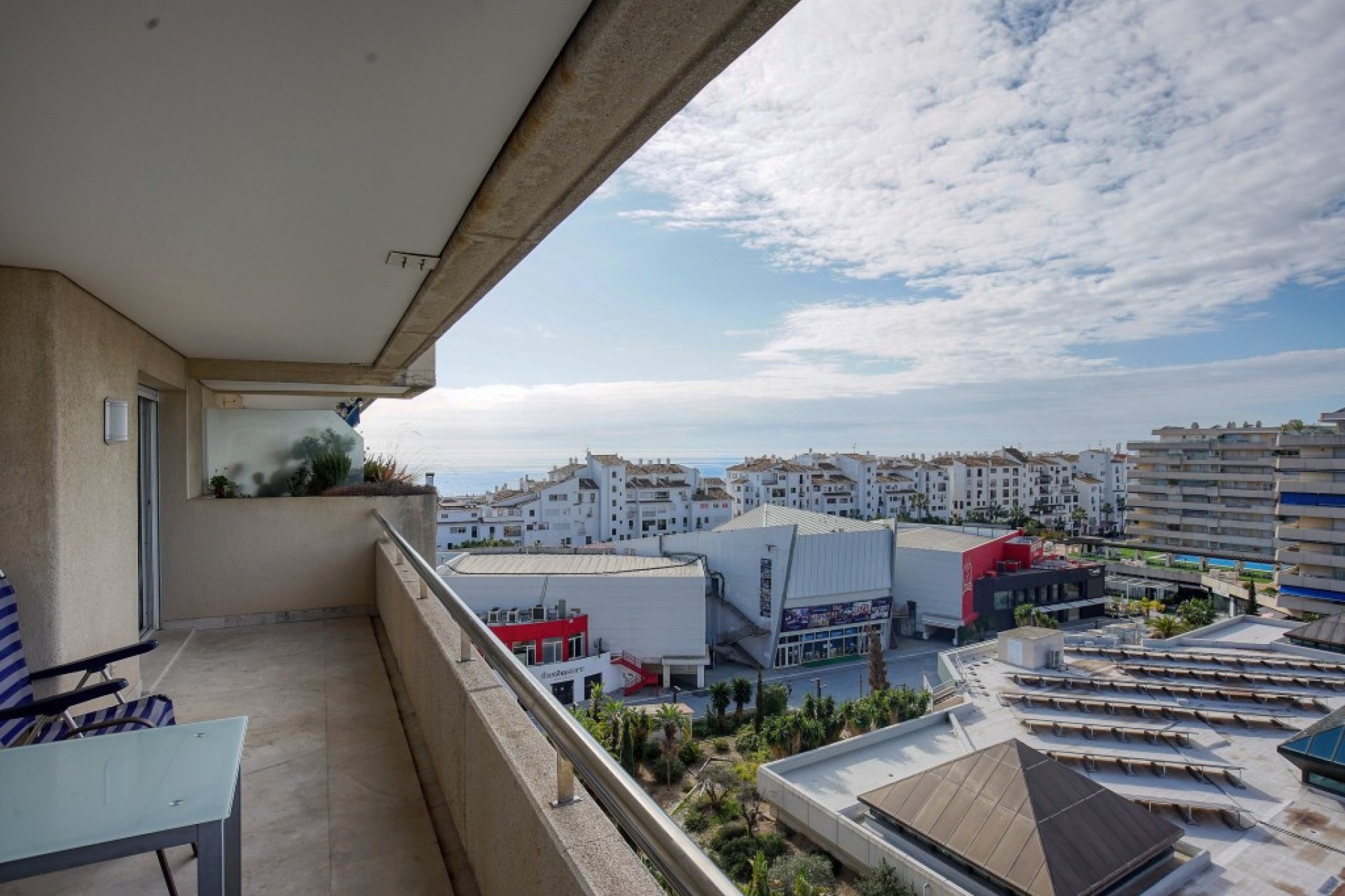 Resale - Apartment - Middle Floor Apartment - Marbella - Puerto Banús