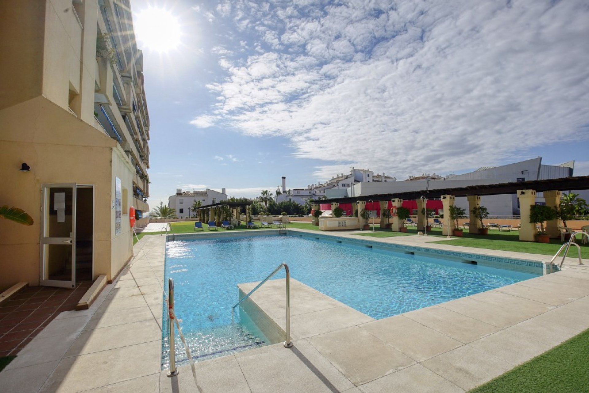 Resale - Apartment - Middle Floor Apartment - Marbella - Puerto Banús