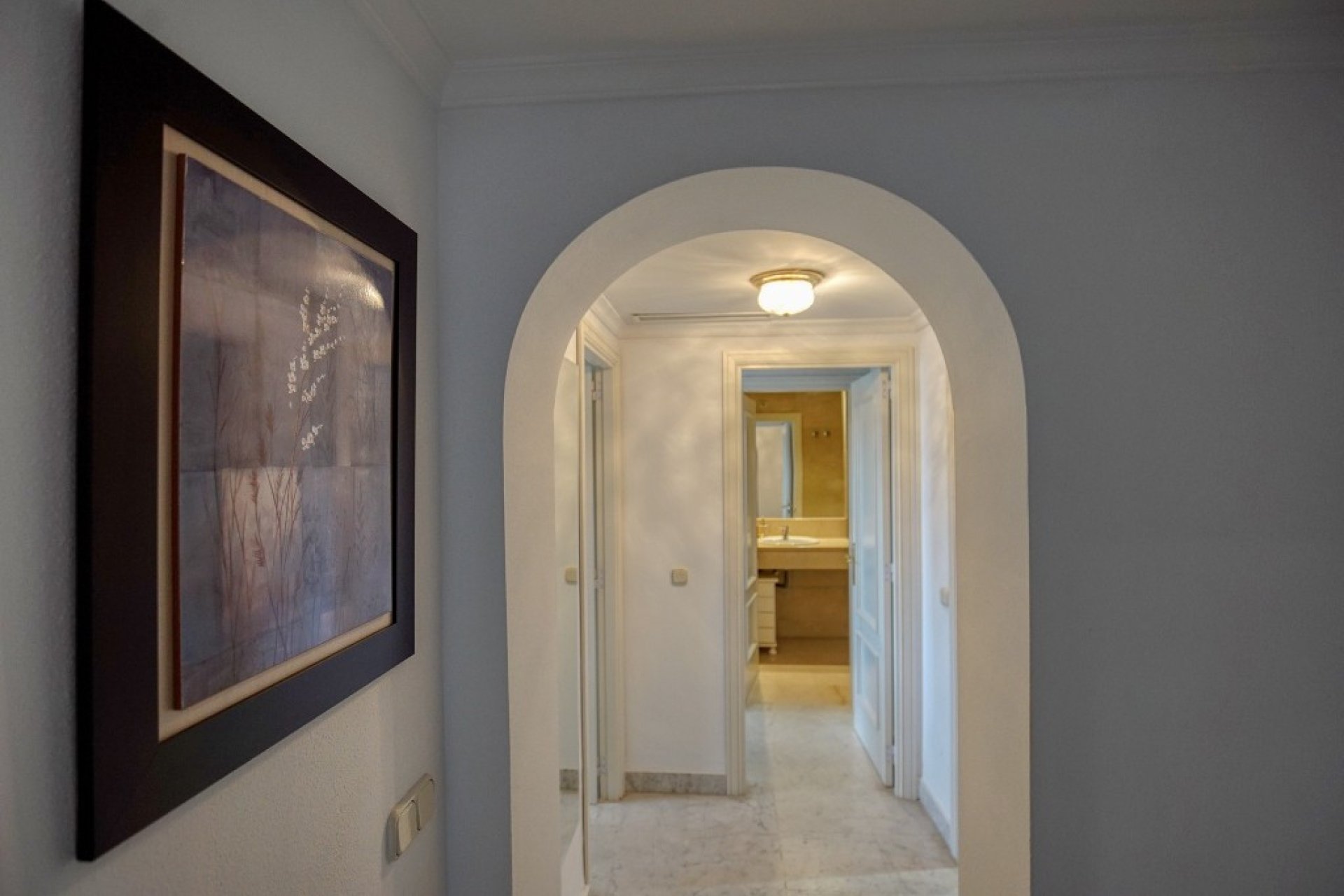 Resale - Apartment - Middle Floor Apartment - Marbella - Puerto Banús