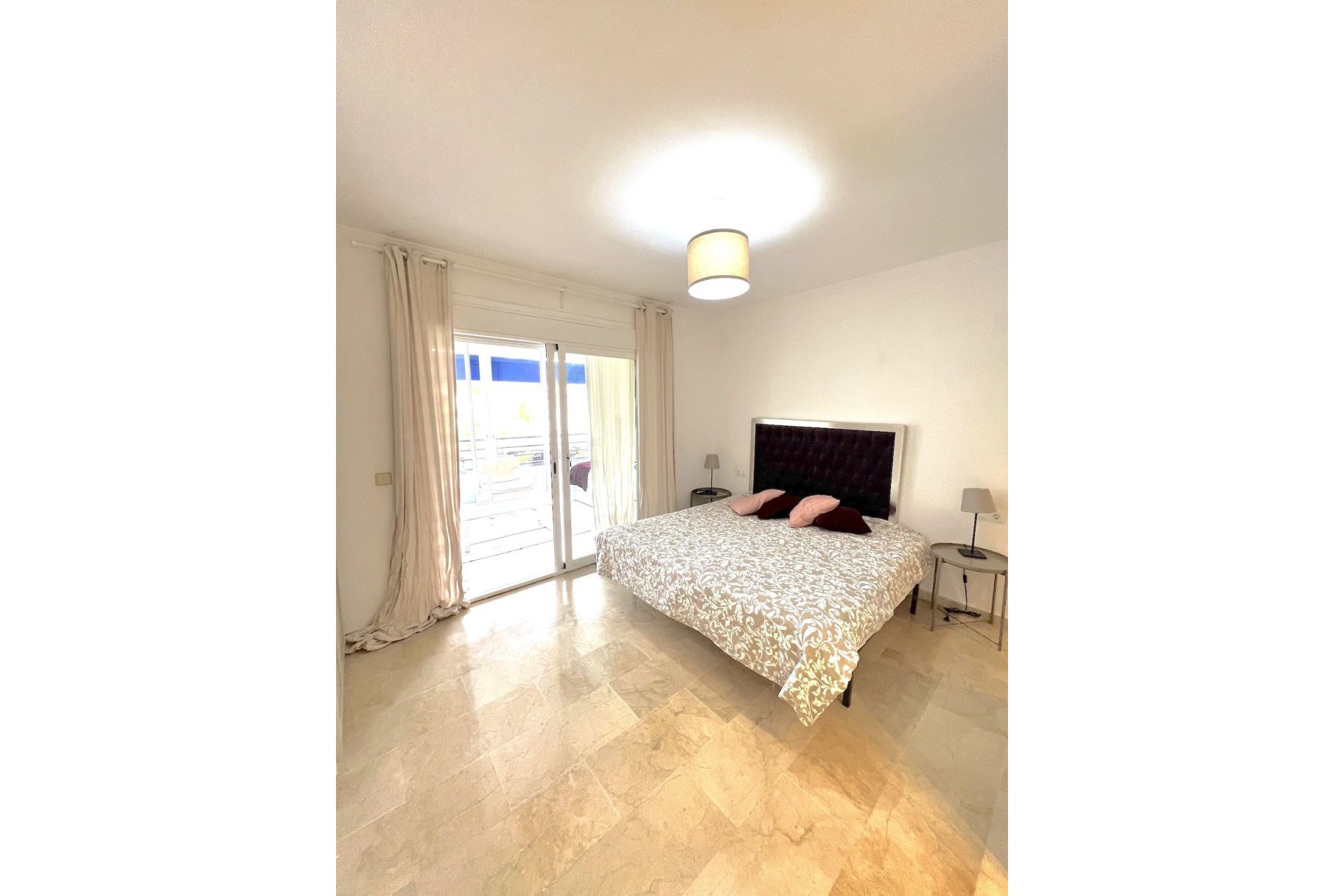 Resale - Apartment - Middle Floor Apartment - Marbella - Puerto Banús