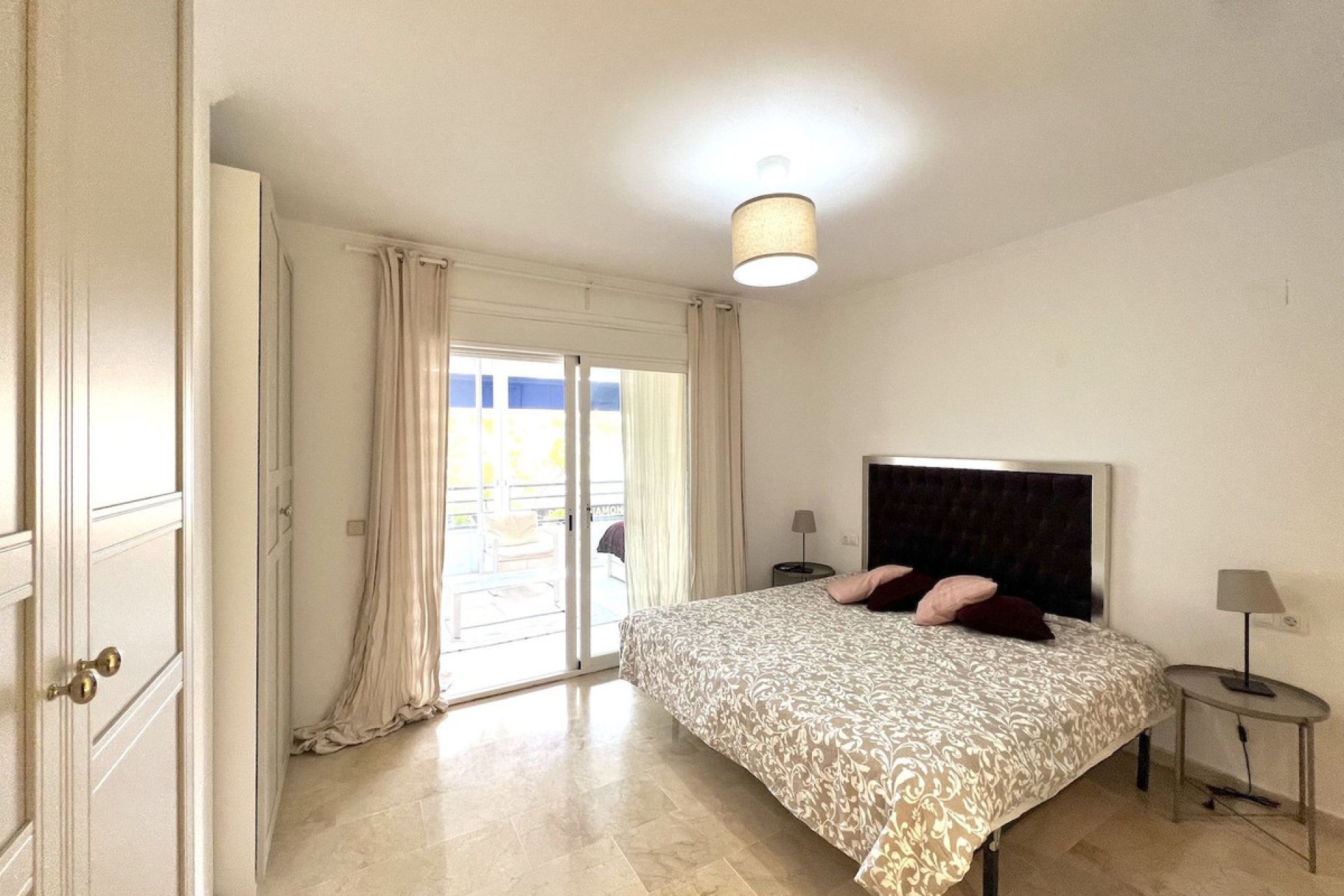 Resale - Apartment - Middle Floor Apartment - Marbella - Puerto Banús