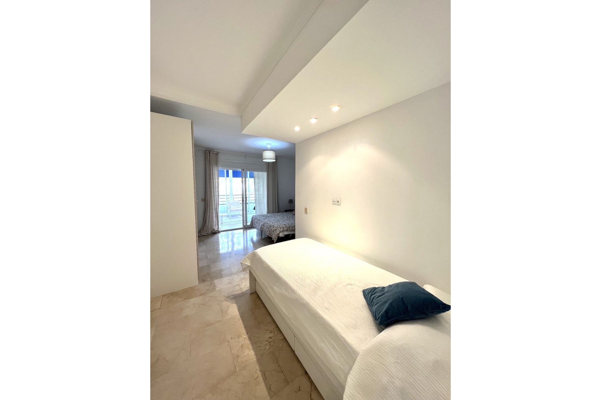 Resale - Apartment - Middle Floor Apartment - Marbella - Puerto Banús