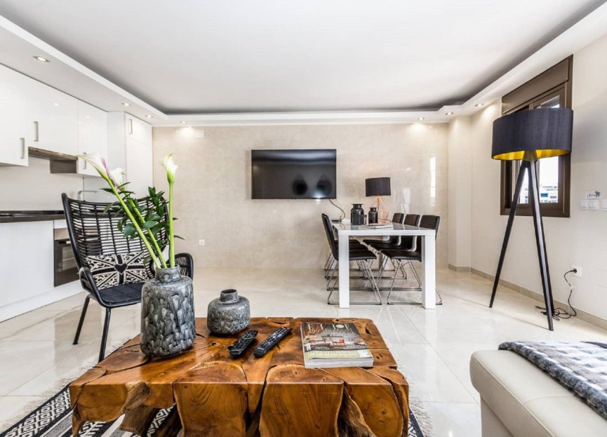 Resale - Apartment - Middle Floor Apartment - Marbella - Puerto Banús