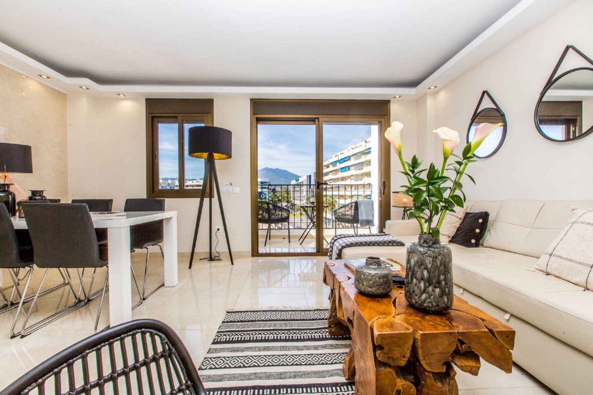 Resale - Apartment - Middle Floor Apartment - Marbella - Puerto Banús