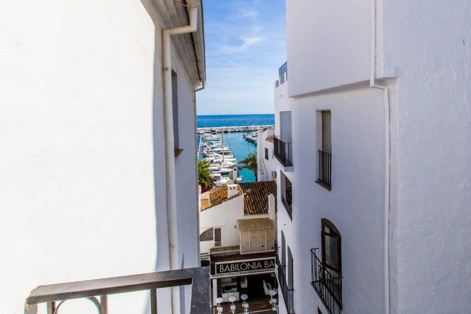 Resale - Apartment - Middle Floor Apartment - Marbella - Puerto Banús