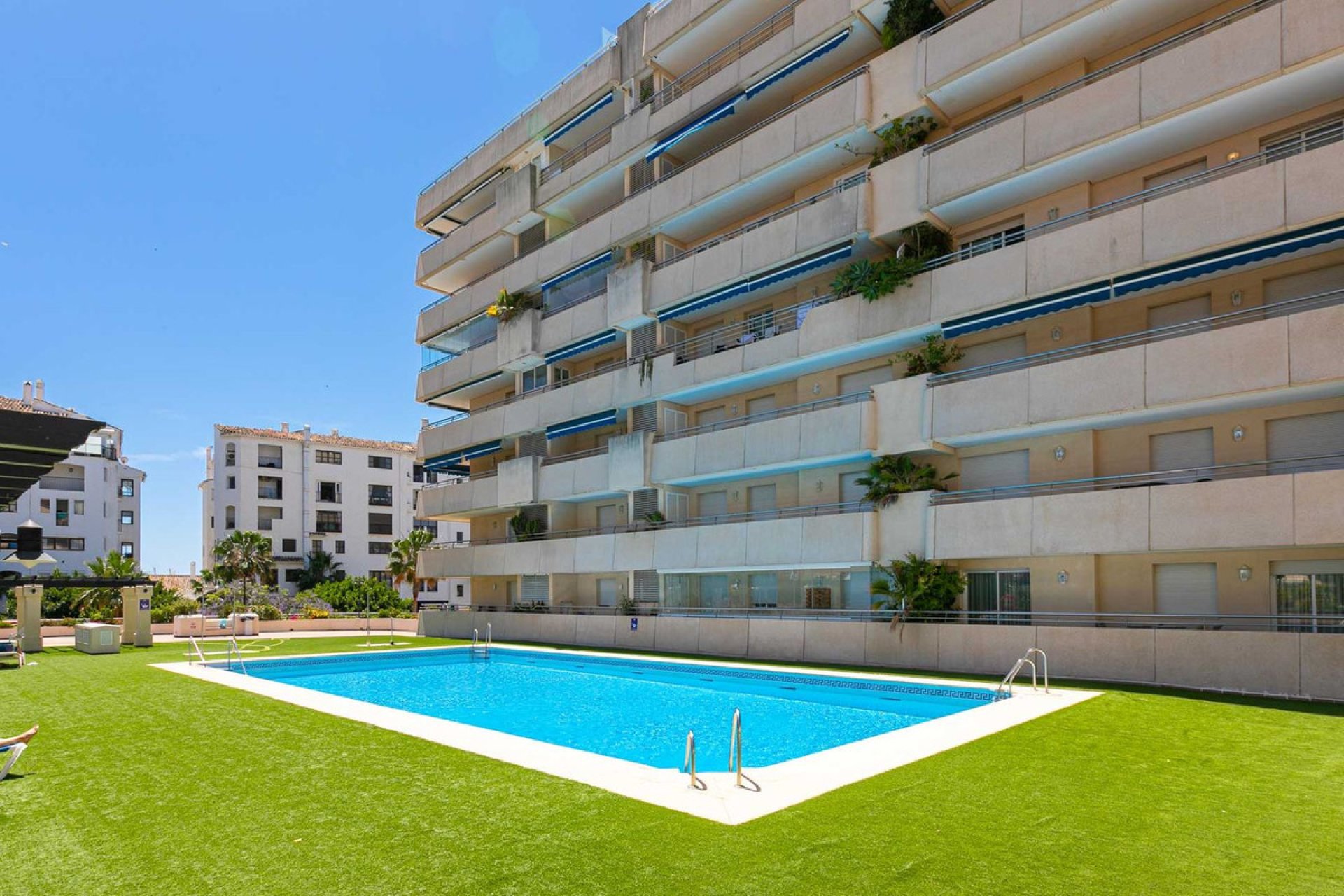 Resale - Apartment - Middle Floor Apartment - Marbella - Puerto Banús