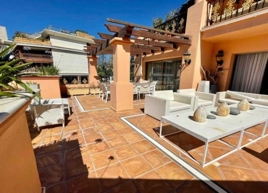 Resale - Apartment - Middle Floor Apartment - Marbella - Puerto Banús