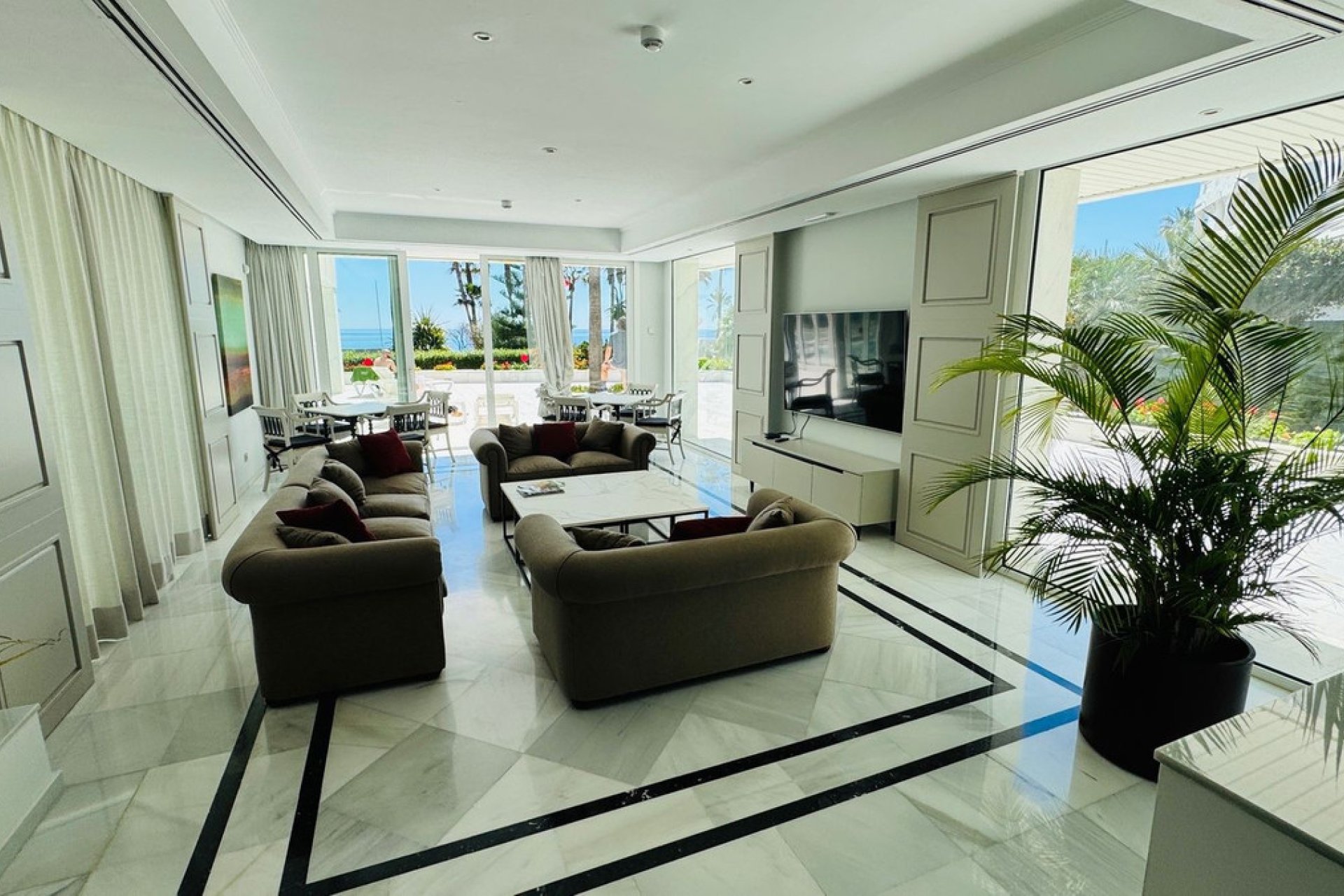 Resale - Apartment - Middle Floor Apartment - Marbella - Puerto Banús