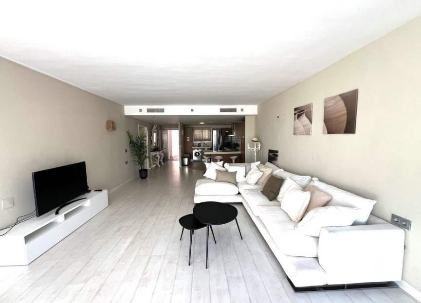 Resale - Apartment - Middle Floor Apartment - Marbella - Puerto Banús