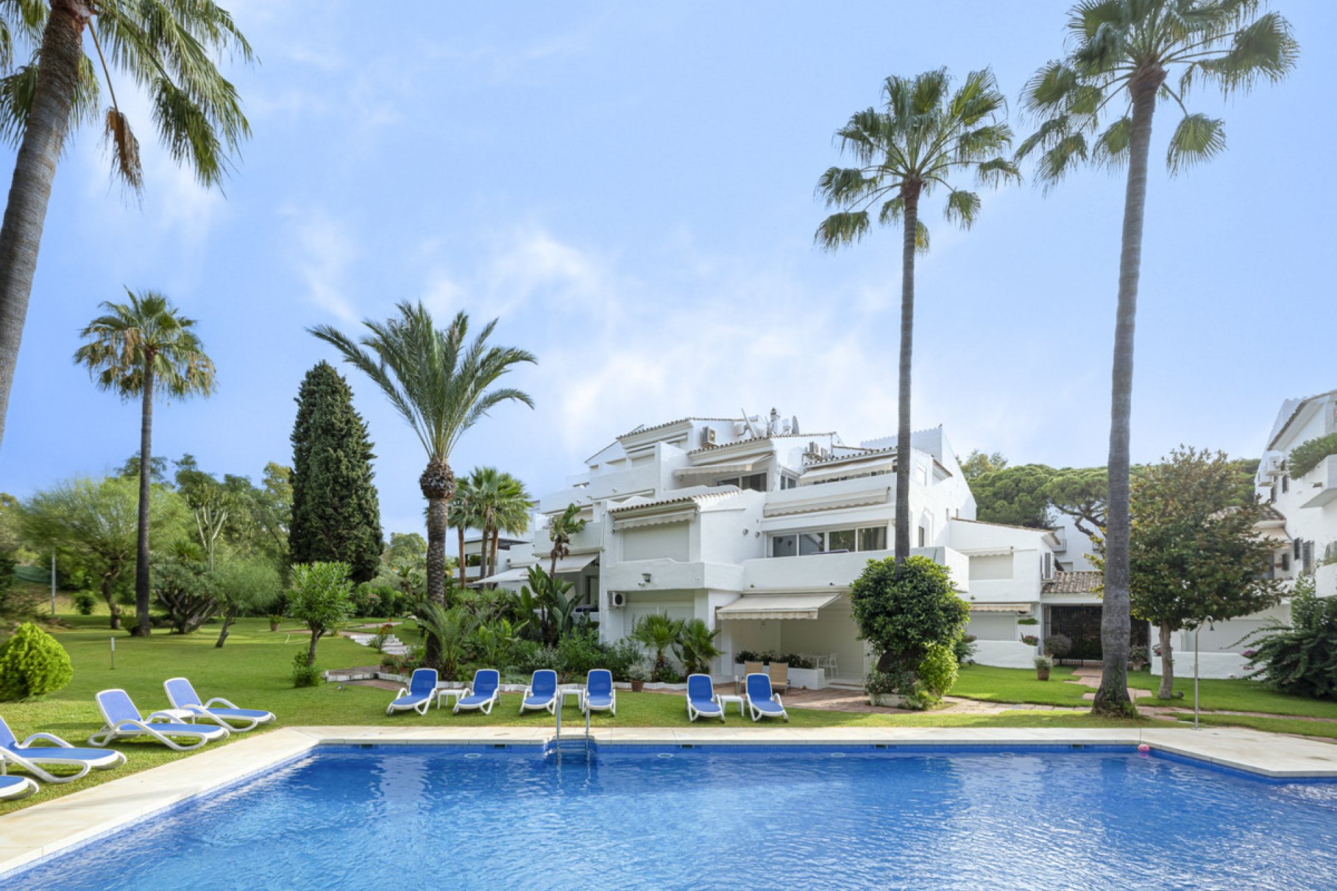 Resale - Apartment - Middle Floor Apartment - Marbella - Puerto Banús