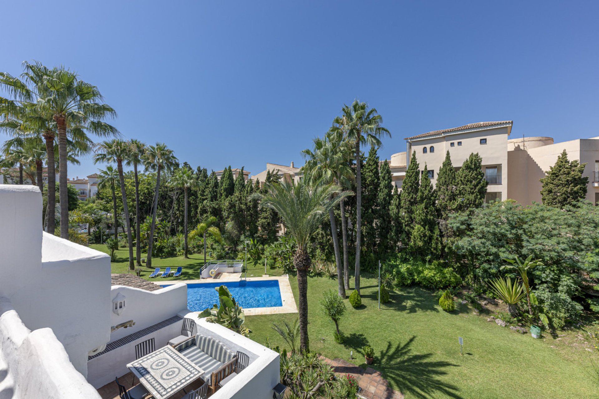 Resale - Apartment - Middle Floor Apartment - Marbella - Puerto Banús