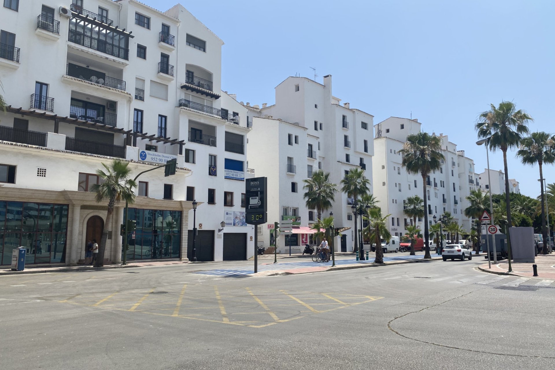 Resale - Apartment - Middle Floor Apartment - Marbella - Puerto Banús