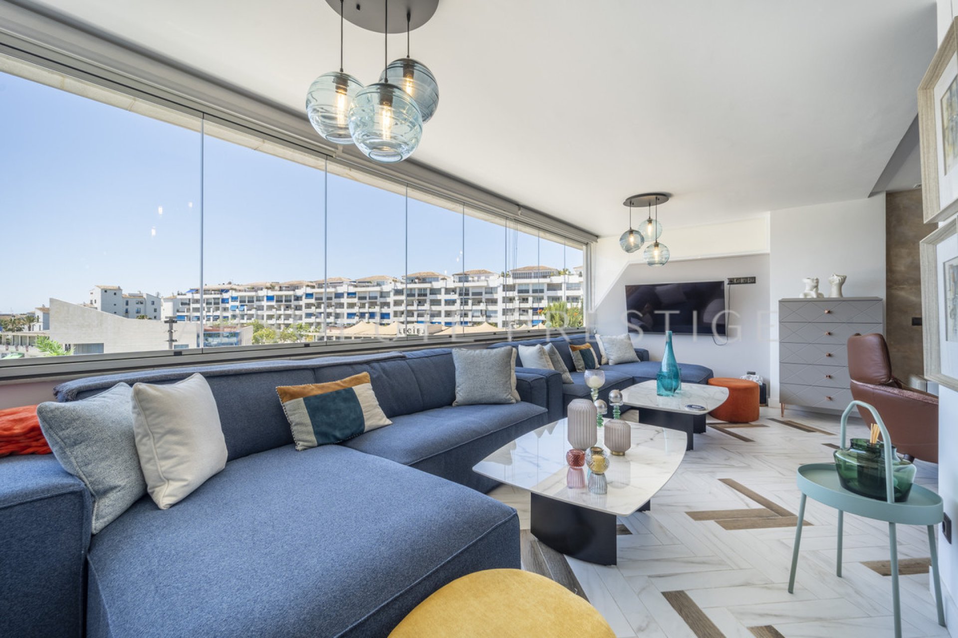 Resale - Apartment - Middle Floor Apartment - Marbella - Puerto Banús