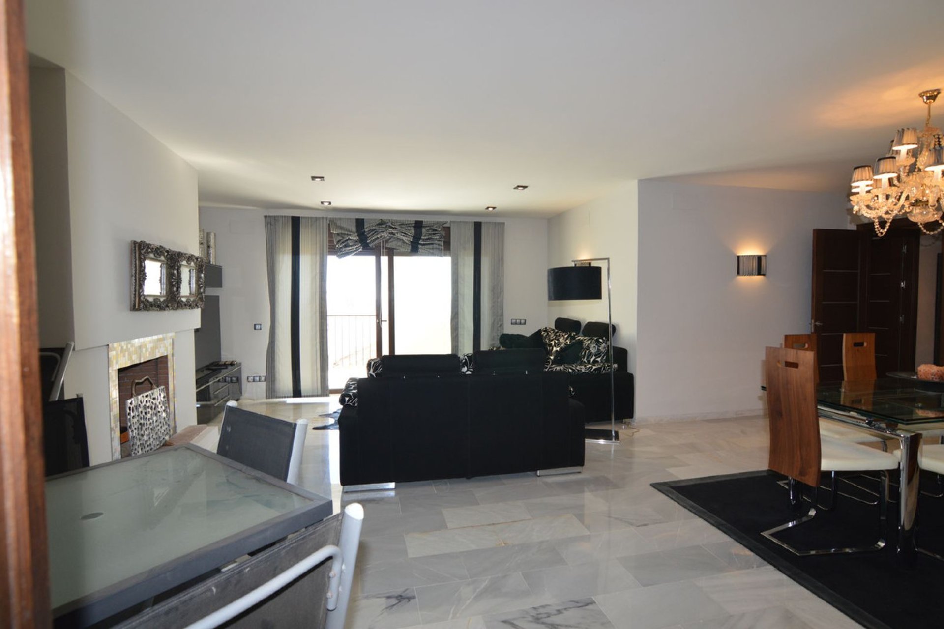 Resale - Apartment - Middle Floor Apartment - Marbella - Puerto Banús