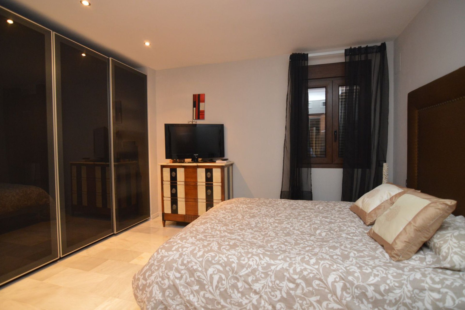 Resale - Apartment - Middle Floor Apartment - Marbella - Puerto Banús