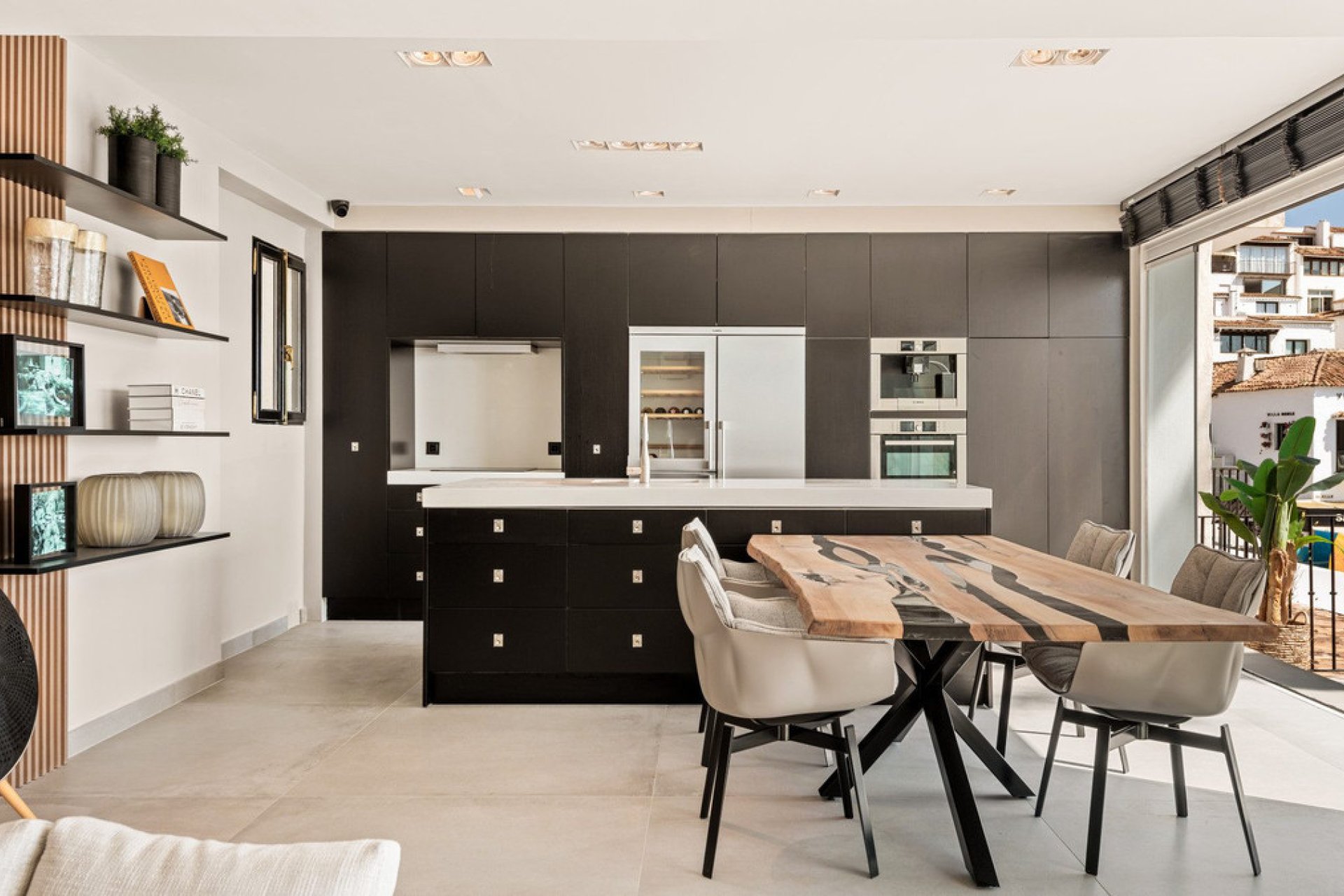 Resale - Apartment - Middle Floor Apartment - Marbella - Puerto Banús