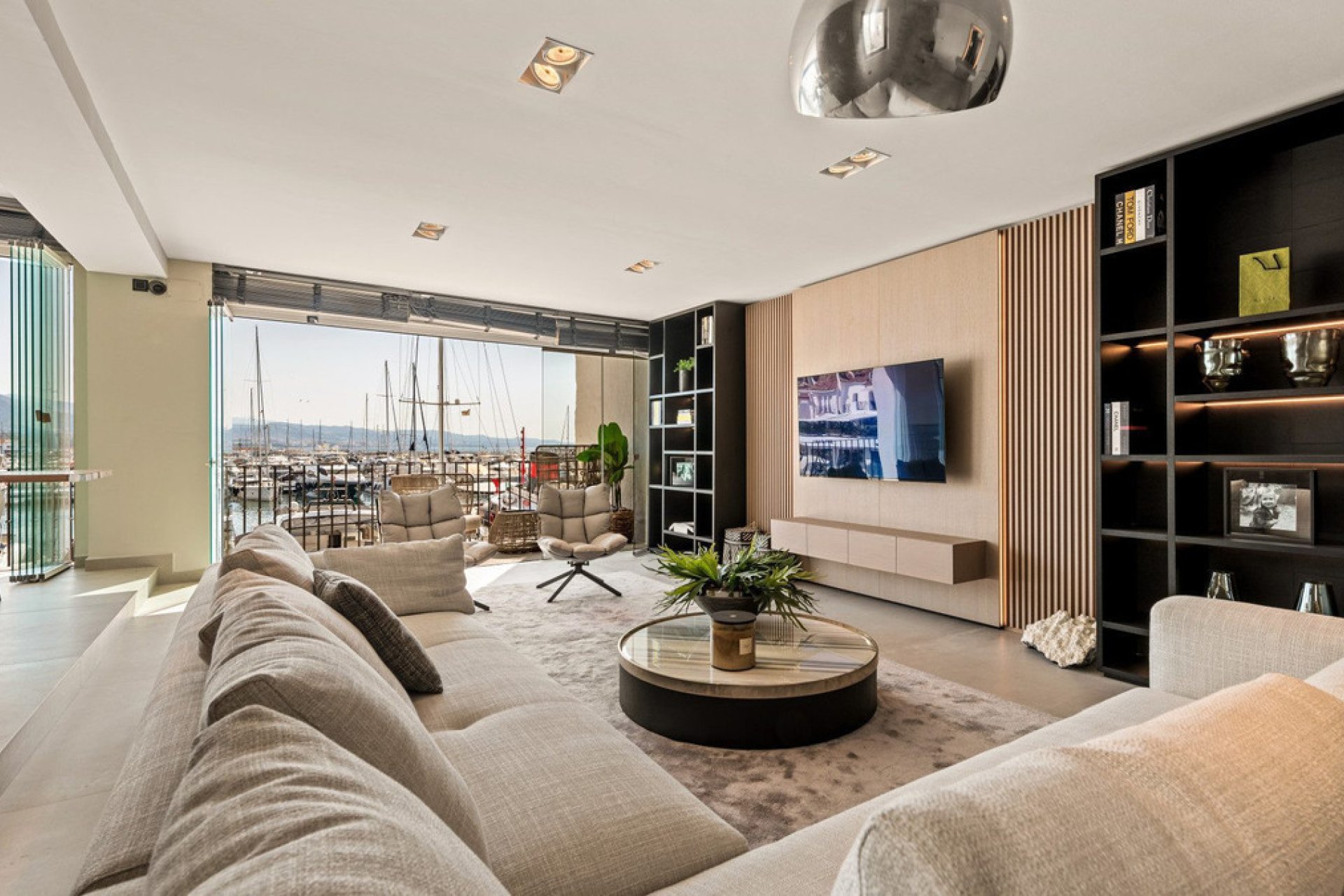 Resale - Apartment - Middle Floor Apartment - Marbella - Puerto Banús