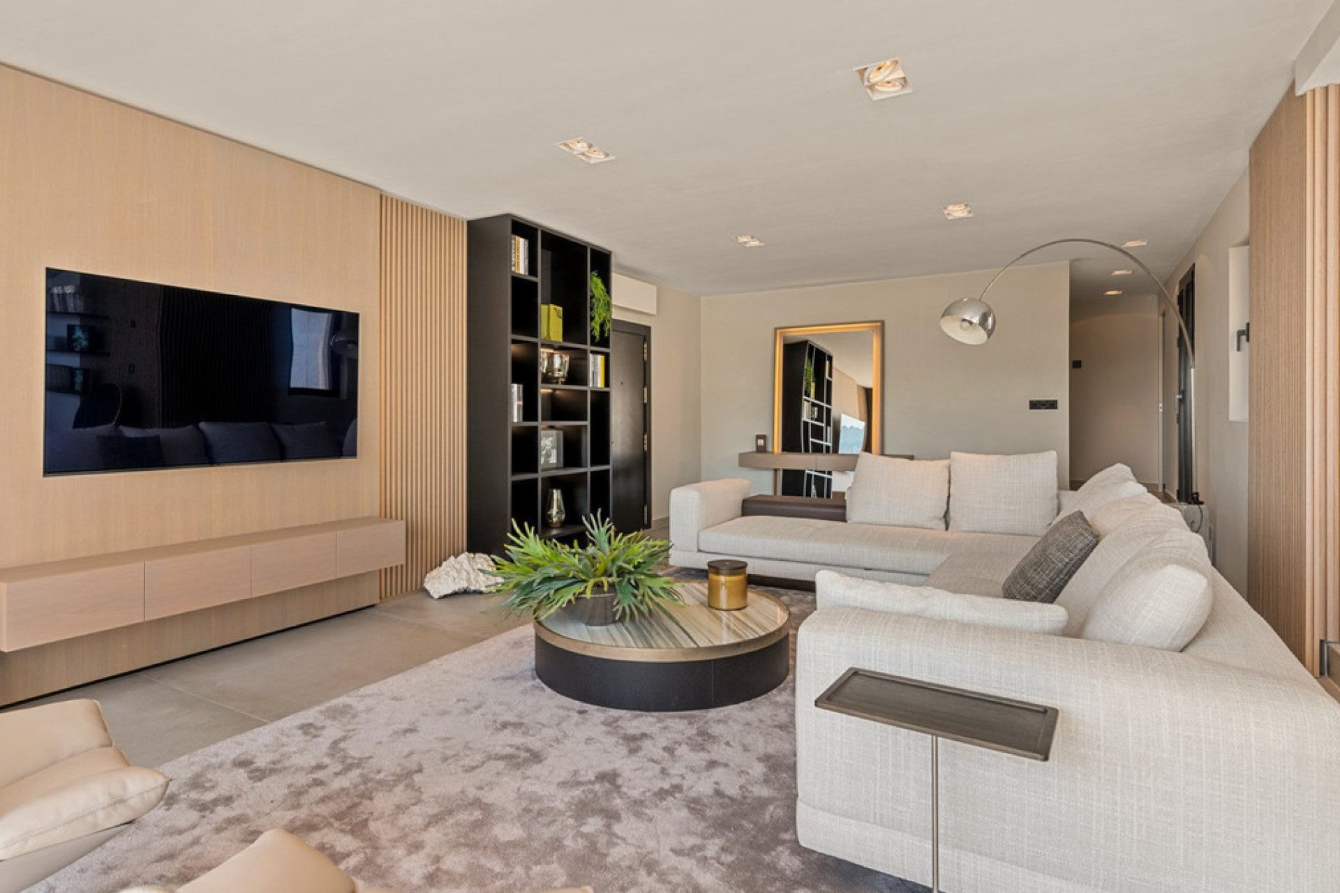 Resale - Apartment - Middle Floor Apartment - Marbella - Puerto Banús