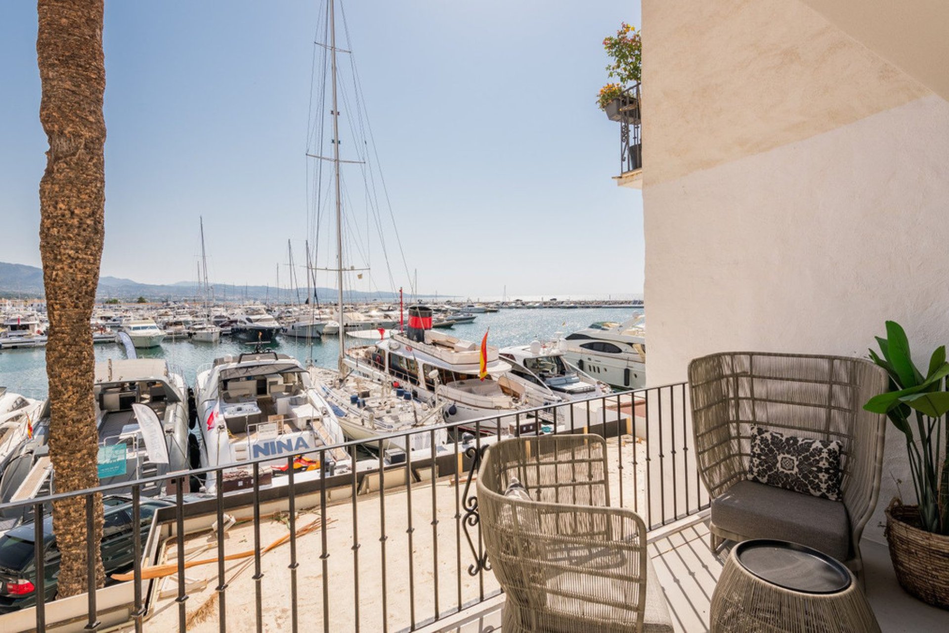 Resale - Apartment - Middle Floor Apartment - Marbella - Puerto Banús